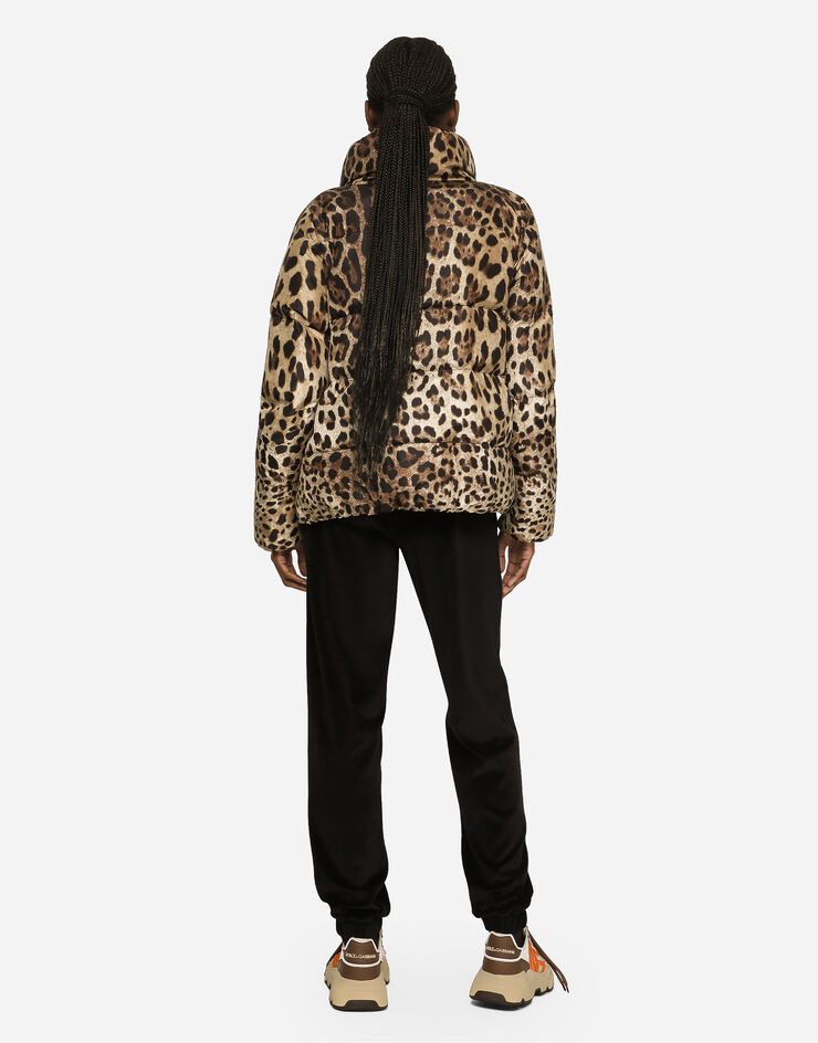 Dolce&Gabbana Wattierte Jacke aus Nylon Leoprint Animal-Print F9R11THSMW8