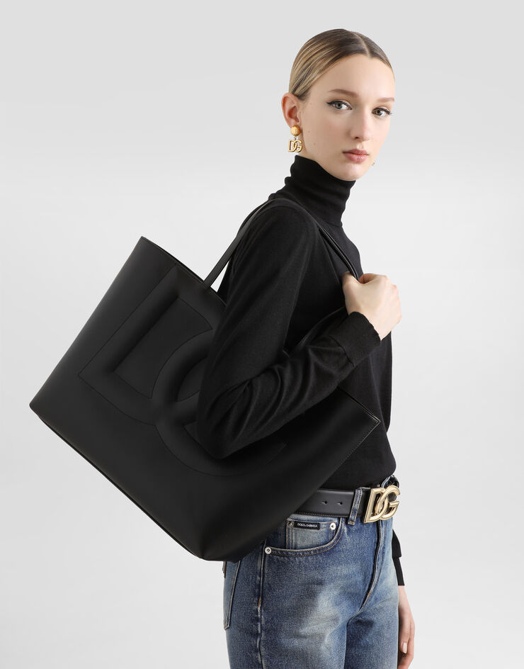 Dolce & Gabbana Сумка-шоппер DG Logo Bag среднего размера из телячьей кожи черный BB7338AW576