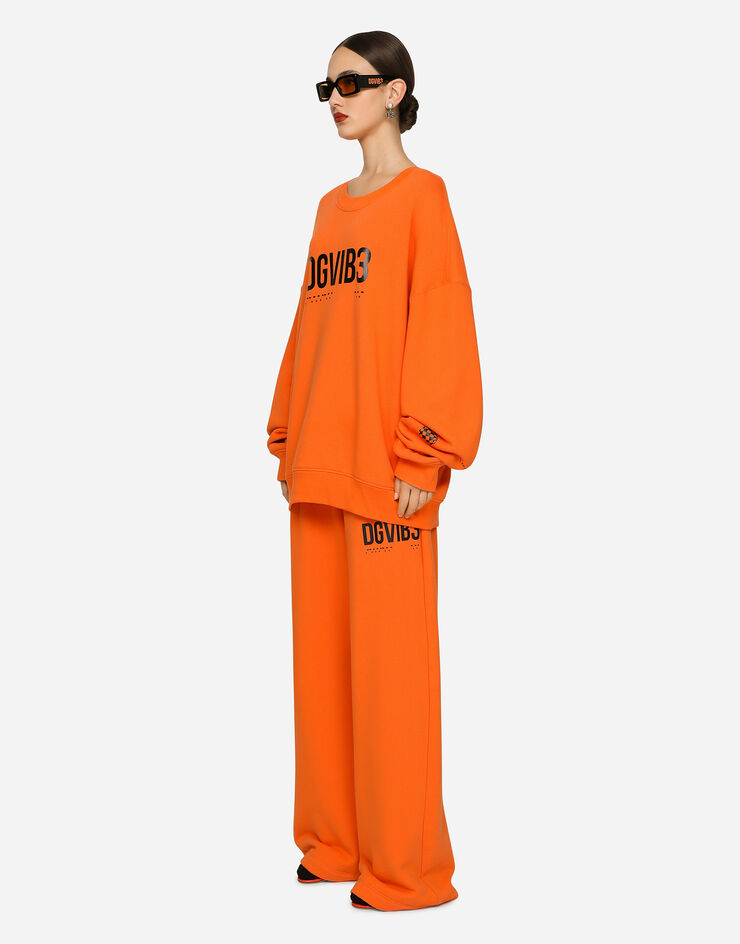 Dolce & Gabbana Langarm-Sweatshirt mit Rundhalsausschnitt aus Baumwolljersey mit Print DGVIB3:<br>• Orange<br>• Rundhalsausschnitt <br>• Lange Ärmel<br>• Abschlussbund, Kragen und Ärmelbündchen gerippt<br>• Oversize-Passform<br>• Der Artikel hat bei Größe S IT eine Länge von 75 cm ab der hinteren Mitte<br>• Das Model ist 175 cm groß und trägt Größe L IT<br>• Made in Italy Orange F9R70TG7K3G