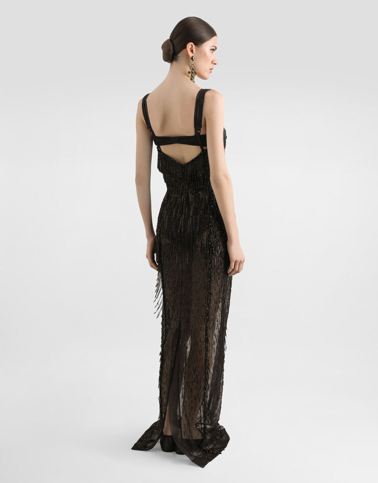 Dolce & Gabbana فستان ماركيزيت طويل مُزين بشراشيب بترتر أسود F6TPAZGDC1E