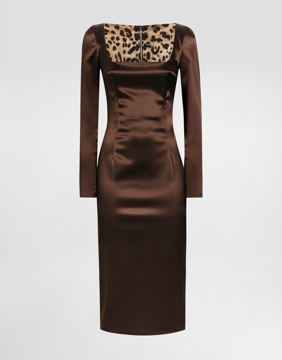 Dress in stretch satin