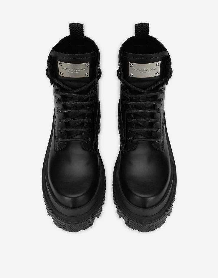 Dolce & Gabbana حذاء بوت برقبة للكاحل من جلد عجل للمشي الطويل أسود A60566AB640