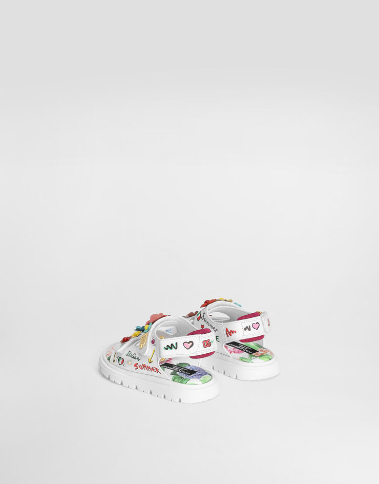 Dolce & Gabbana Sandalia en piel de becerro estampada con flores y logotipo DG Imprima D20079AU458