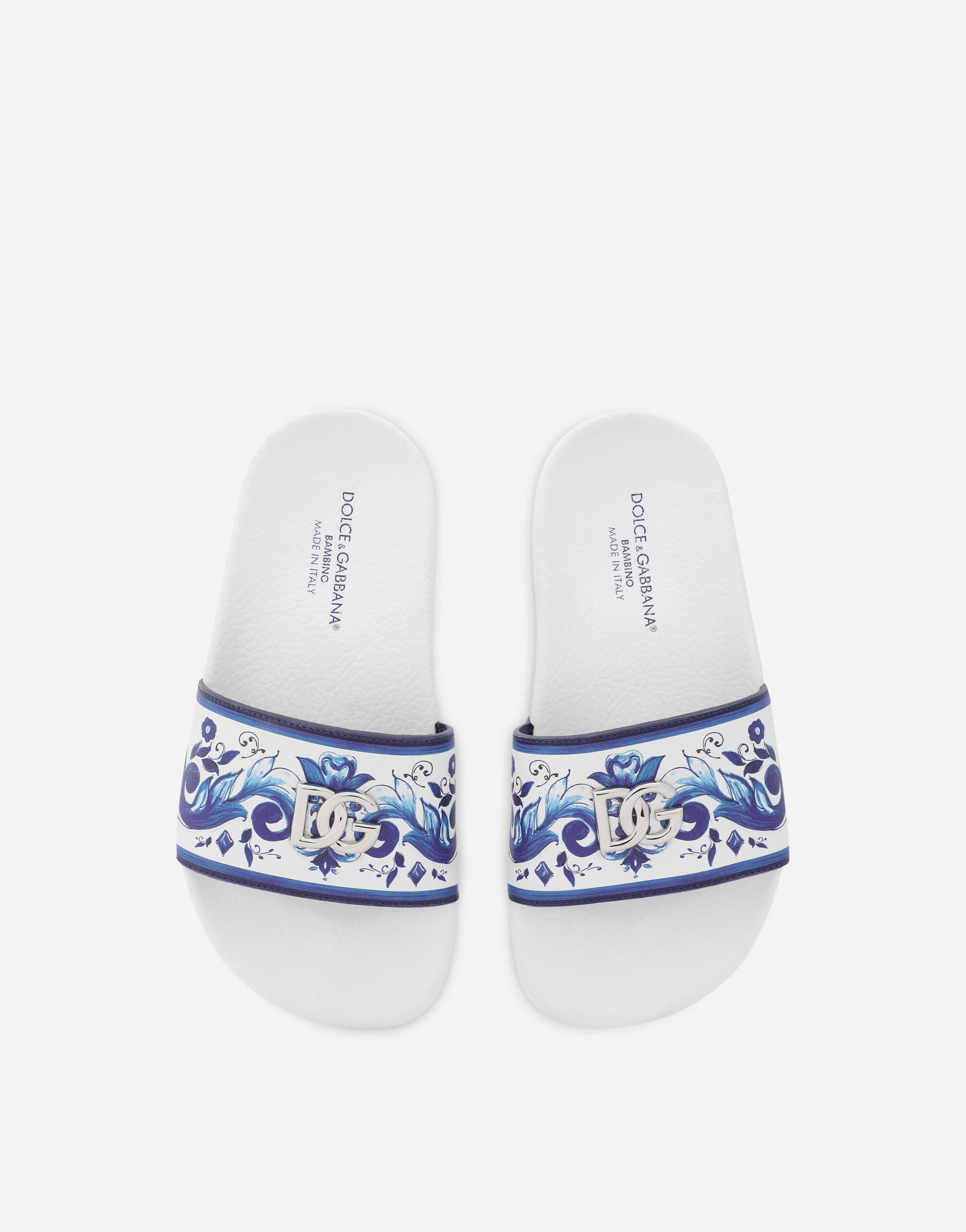 Dolce & Gabbana スライドサンダルマヨリカプリントDGメタルロゴ マルチカラーのガールズ スライドサンダル マヨリカプリント DG