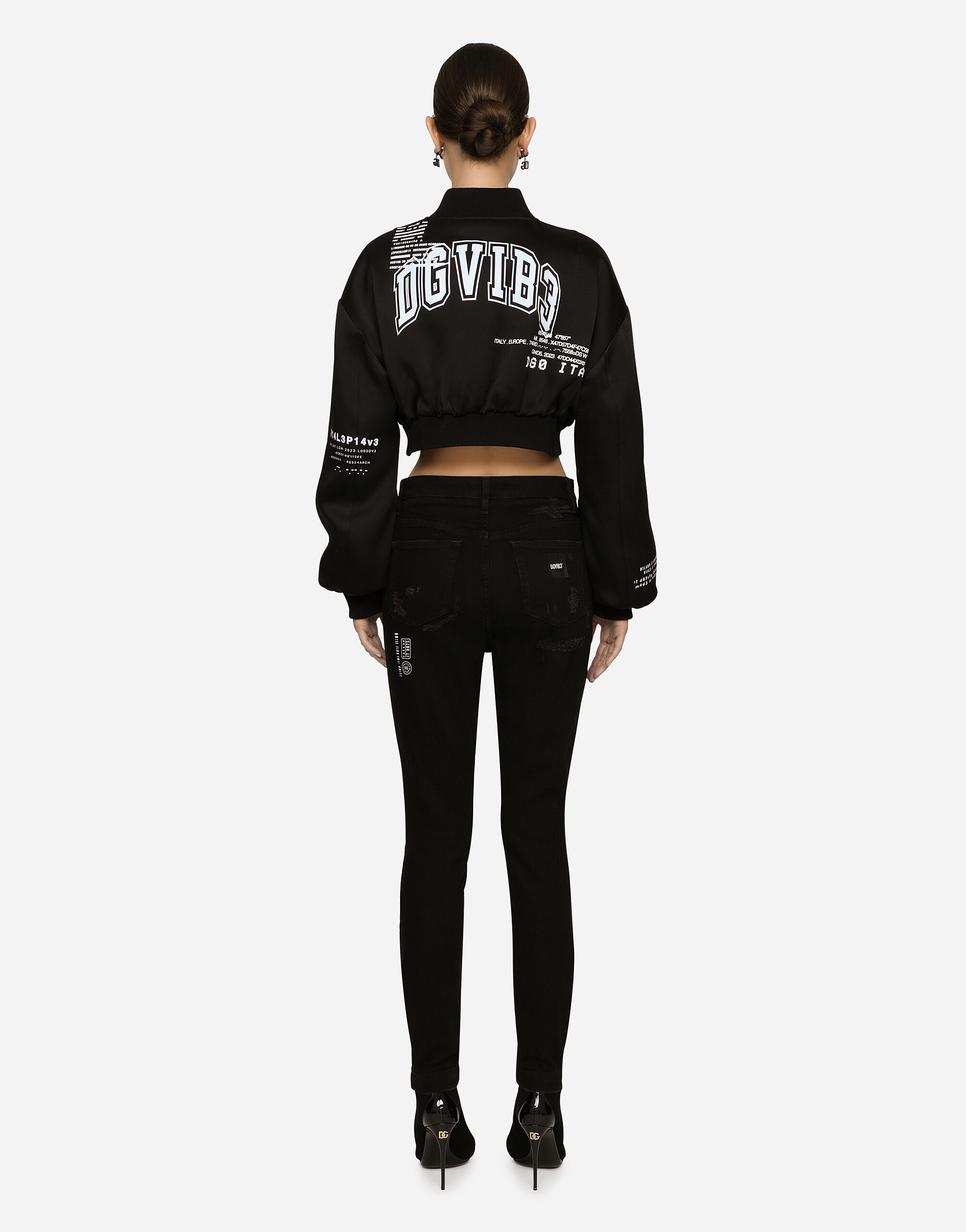 Short top satin jacket