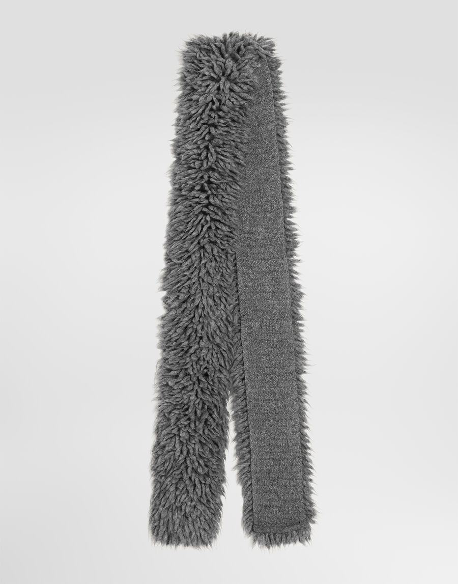 Knitted scarf with fur