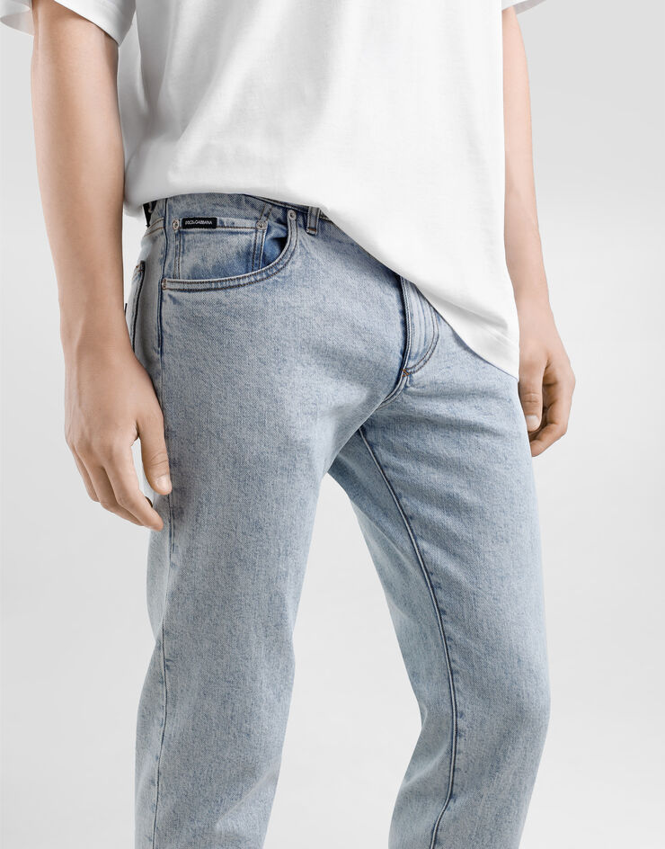 Dolce & Gabbana Jeans Slim aus Baumwollstretch mit Plakette Mehrfarbig GY07CDG8MV2