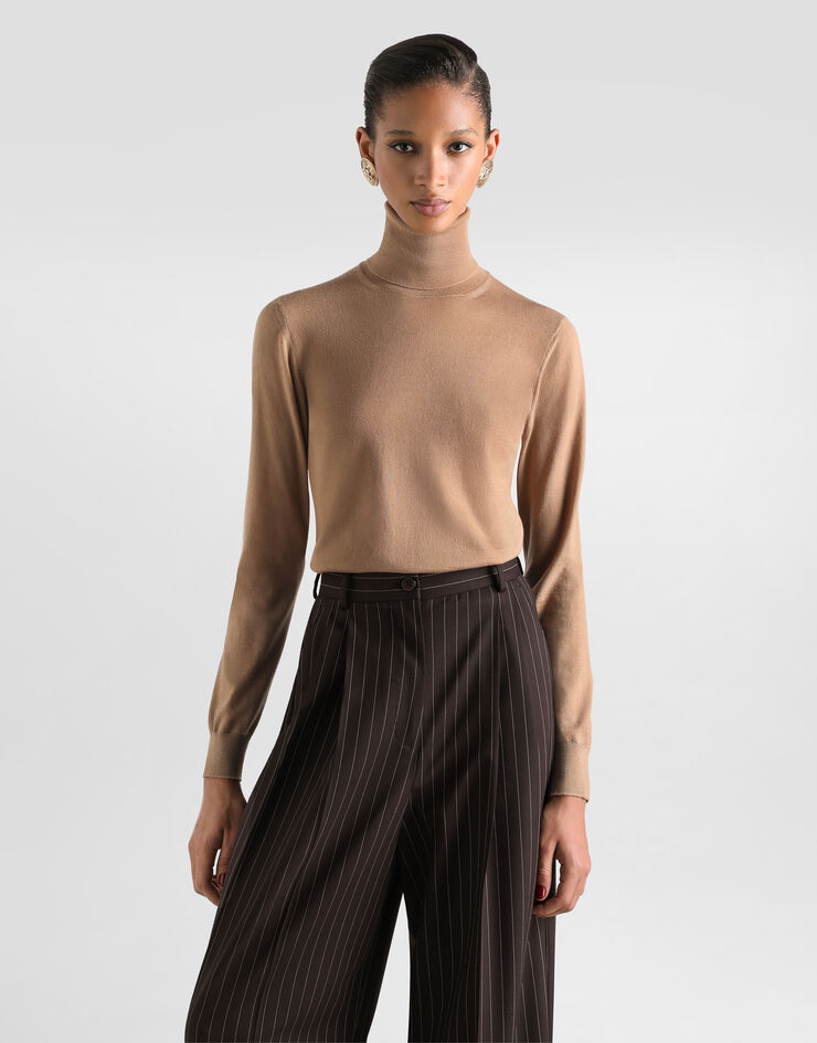 Dolce & Gabbana Cashmere turtleneck pullover Dolce & Gabbana Cashmere turtleneck pullover Beige FXW94TJBW24