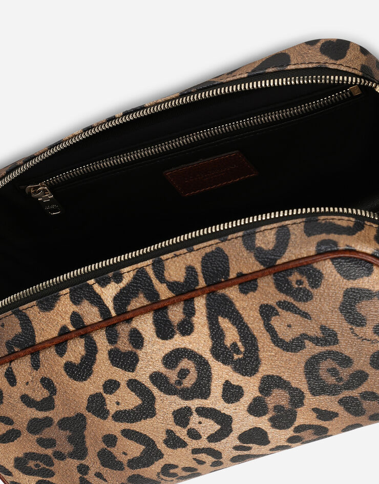 Dolce & Gabbana Necessaire aus Crespo im Leoprint mit Logoplakette Mehrfarbig BI3076AW384