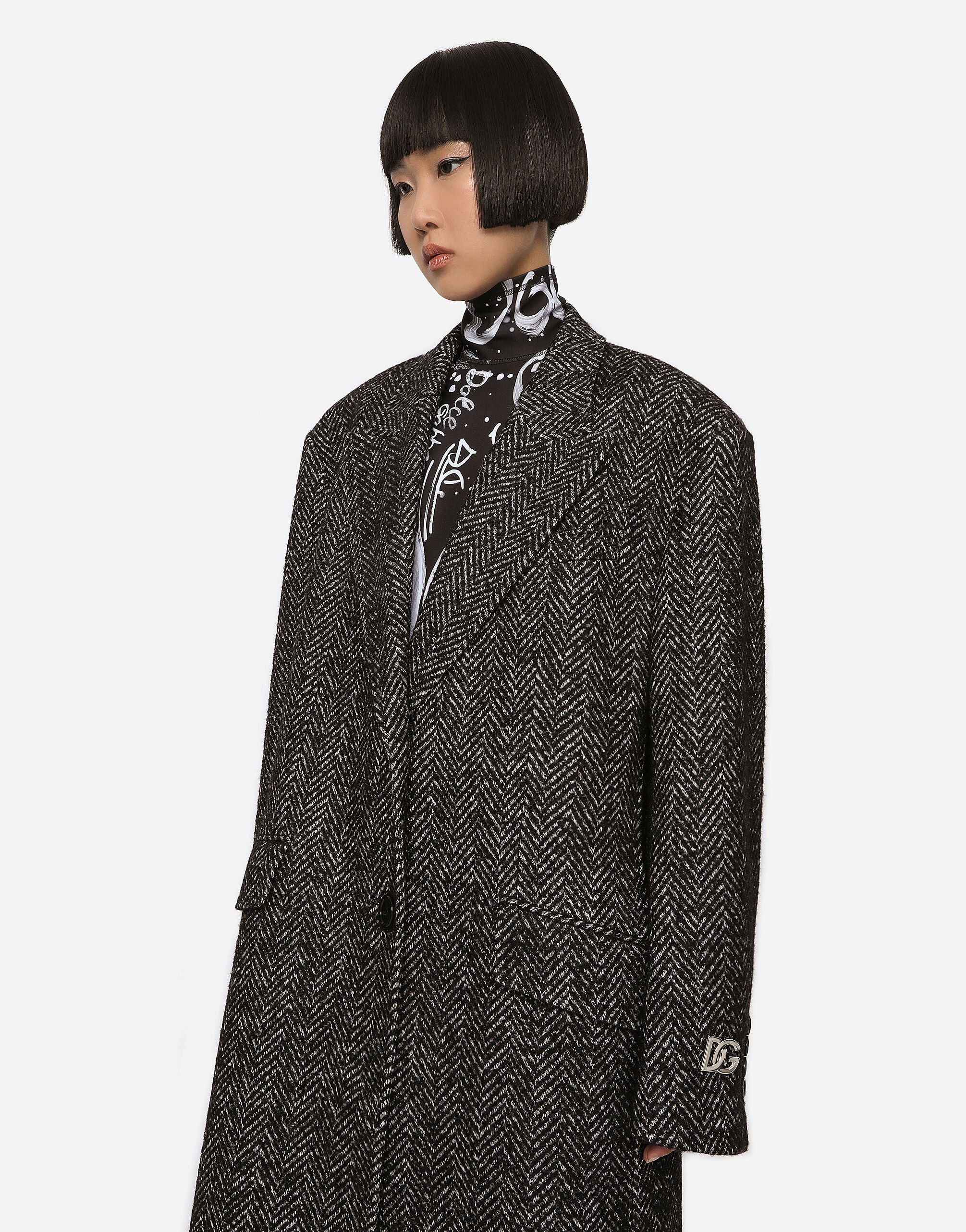 コート Dolce & Gabbana FW24 CHECK OVERSIZE COAT (F0E2FT FMMGXS8030) Oversize herringbone coat with half-belt in Multicolor for