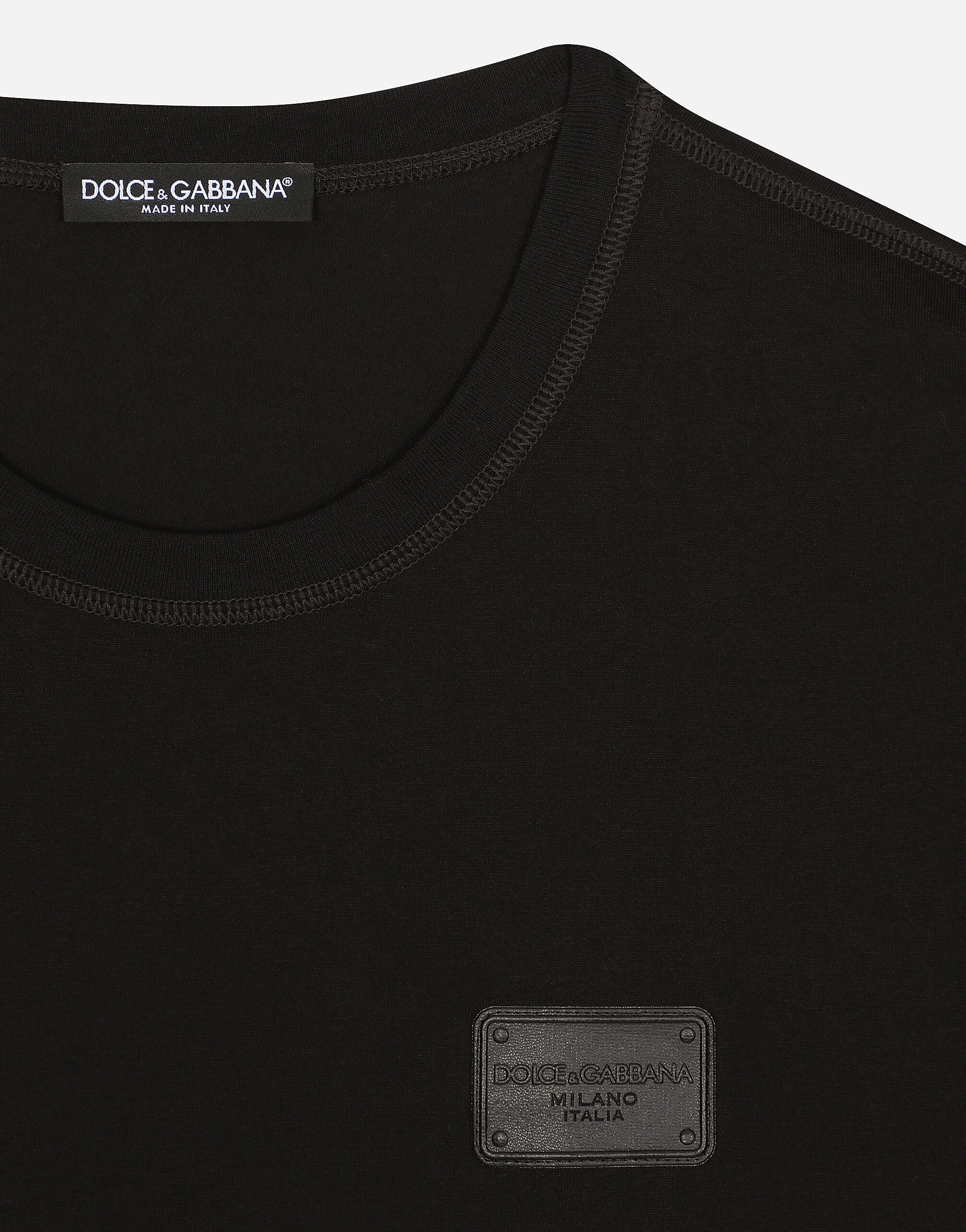 Tシャツ・カットソー DOLCE  GABBANA Men Tops G8PN9T II7HMHX5DQ Black Cotton T-shirt with metal logo in Black for Men