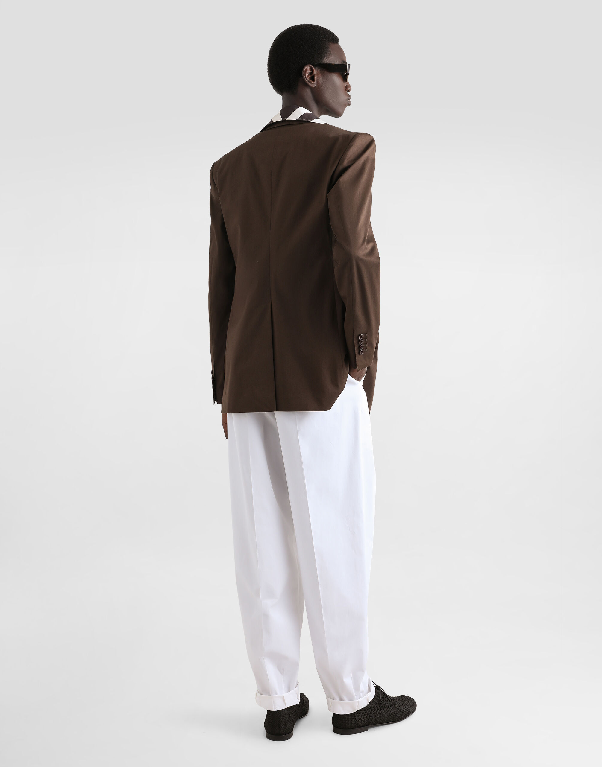 Whiteのメンズ コットンギャバジン ダブルダーツ パンツ Whiteのメンズ コットンギャバジン ダブルダーツ パンツ