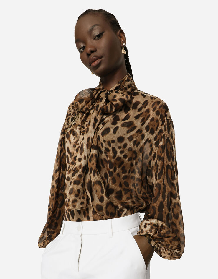 Dolce & Gabbana Bluse aus Chiffon mit Leopardenprint Animal-Print F5P73TFS1AR