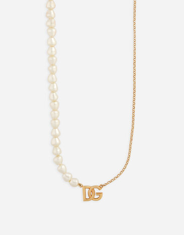 Dolce & Gabbana قلادة سلسلة بلؤلؤ وشعار DG ذهبي WNP2P1W1111