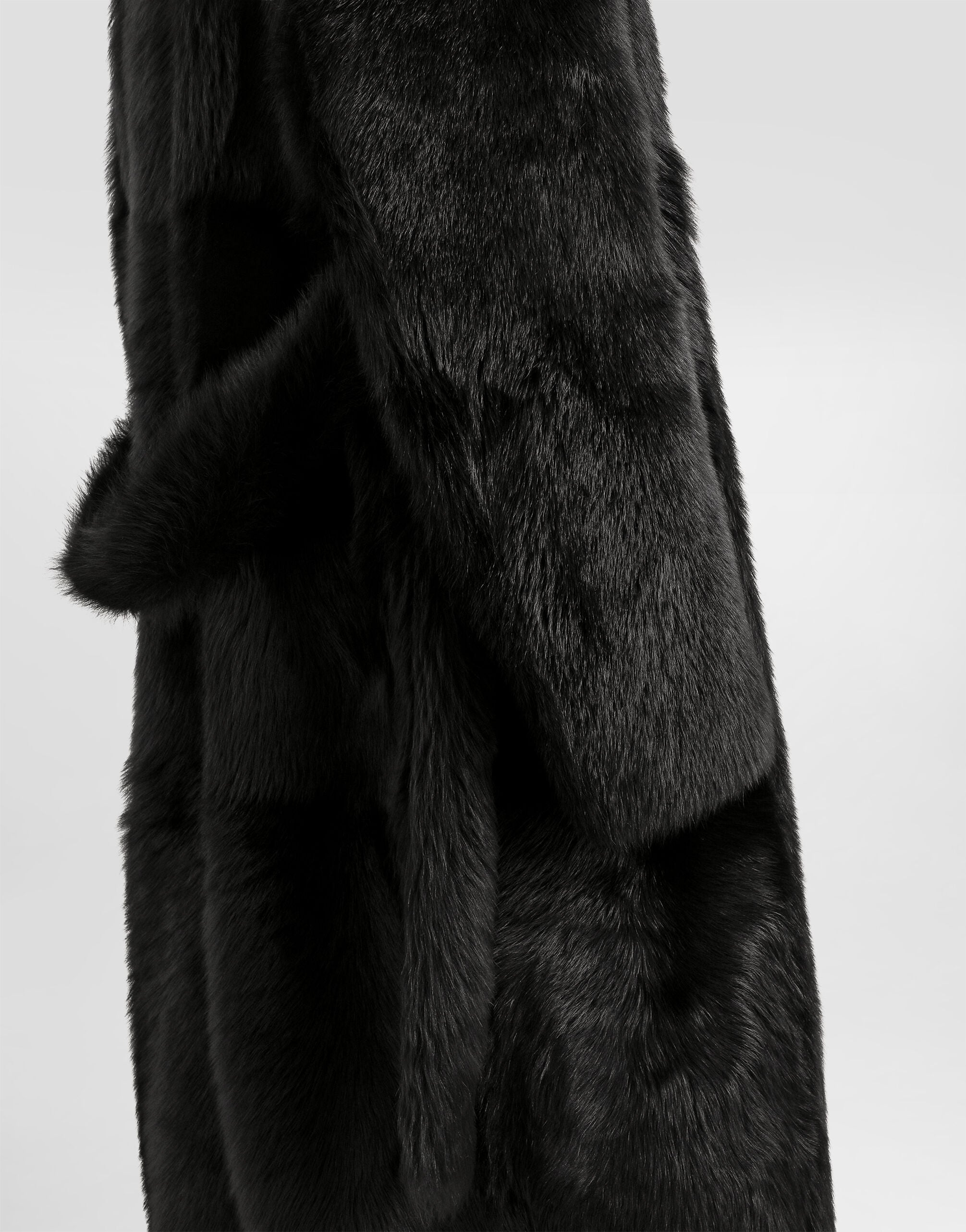 Blackのメンズ Long-haired shearling coat | Dolce&Gabbana®