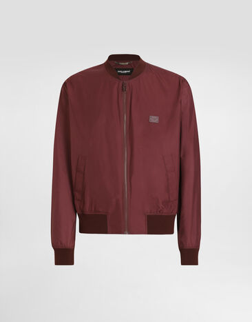 Dolce & Gabbana Bomberjacke aus technischem Gewebe mit Plakette Burgunderrot G9BLMTFUS27