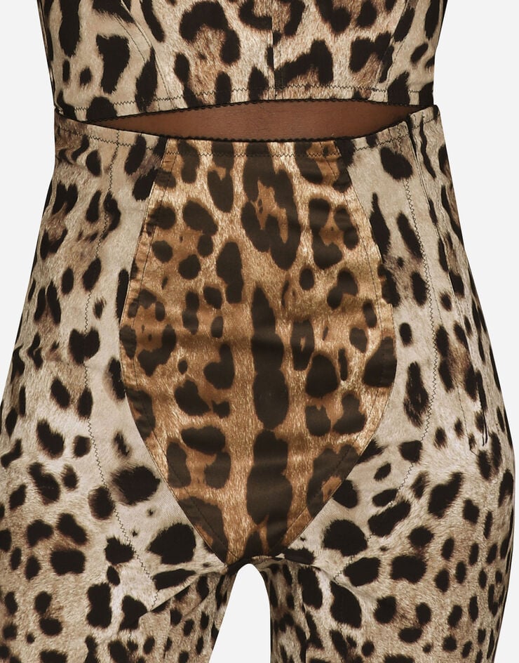 Dolce & Gabbana KIM DOLCE&GABBANA Hose aus Marquisette mit Leopardenmuster-Aufdruck Animal-Print FTCXKTFSSF7