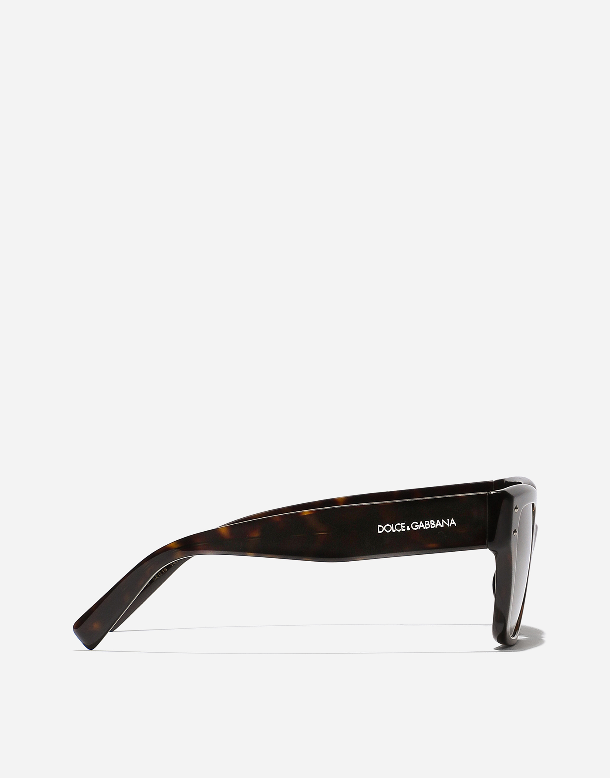Shop Dolce & Gabbana نظارة شمسية Dg Sharped In Brown