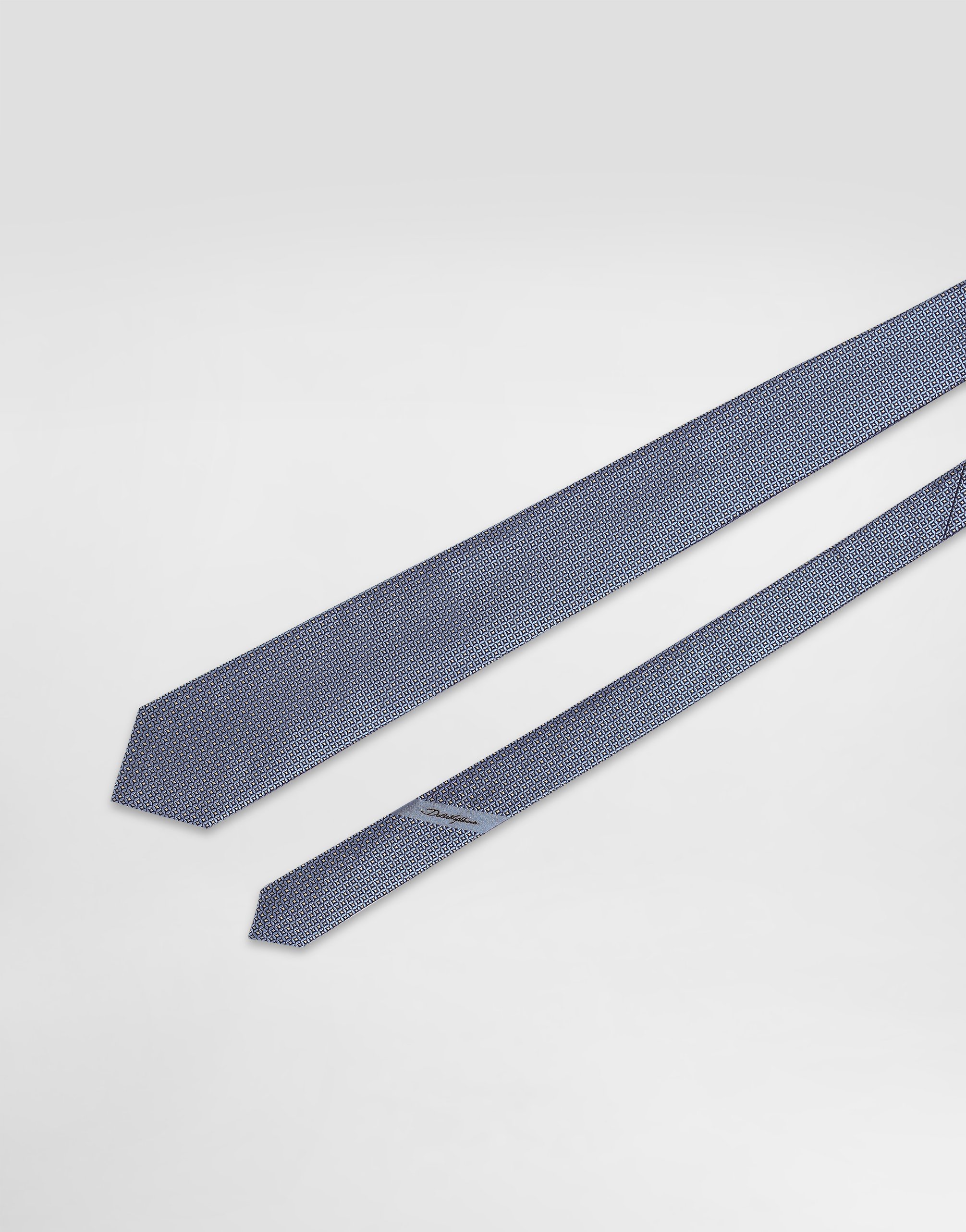 Micro-design jacquard tie
