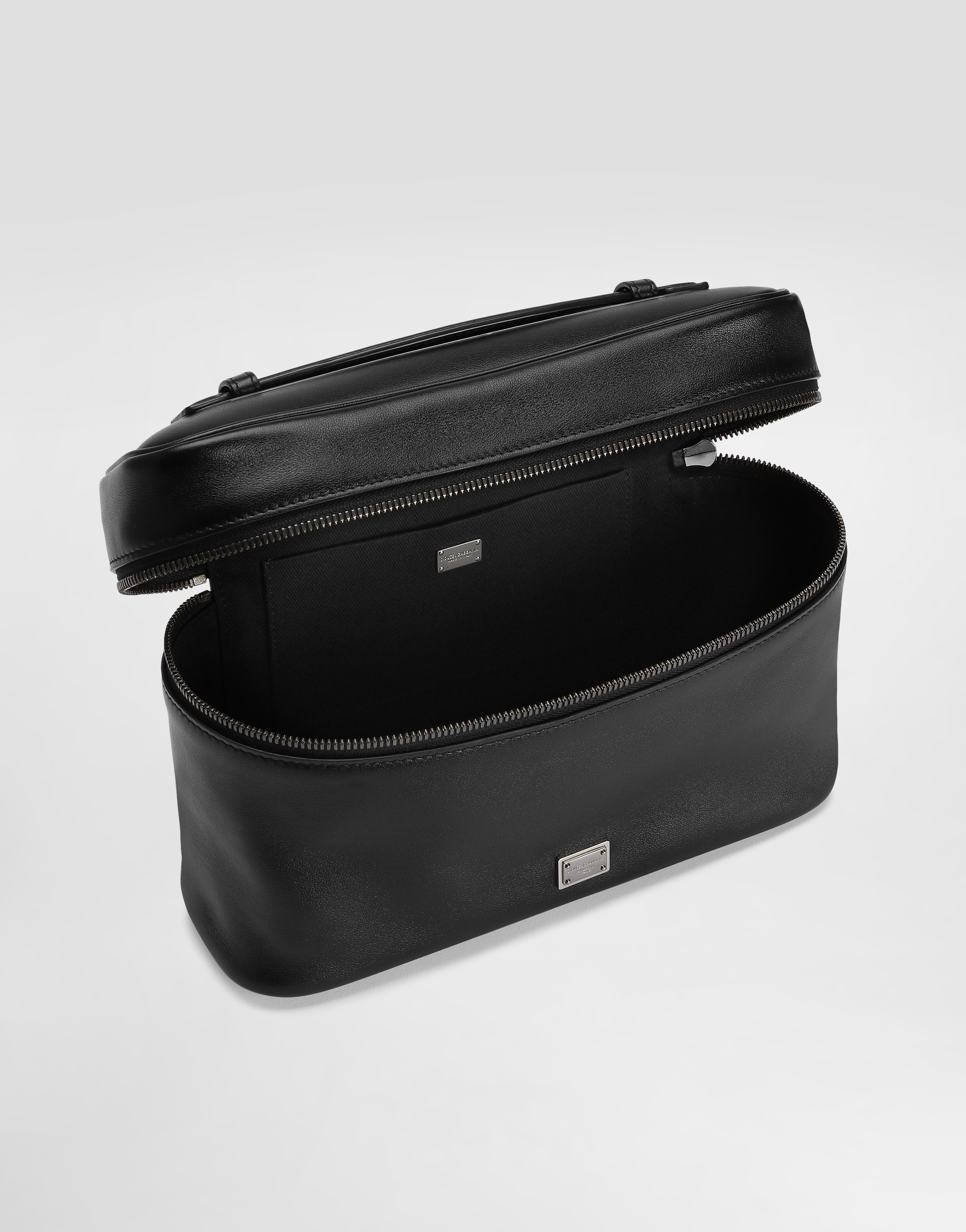 Dolce & Gabbana Leather Logo Plaque Toiletry Bag In Black