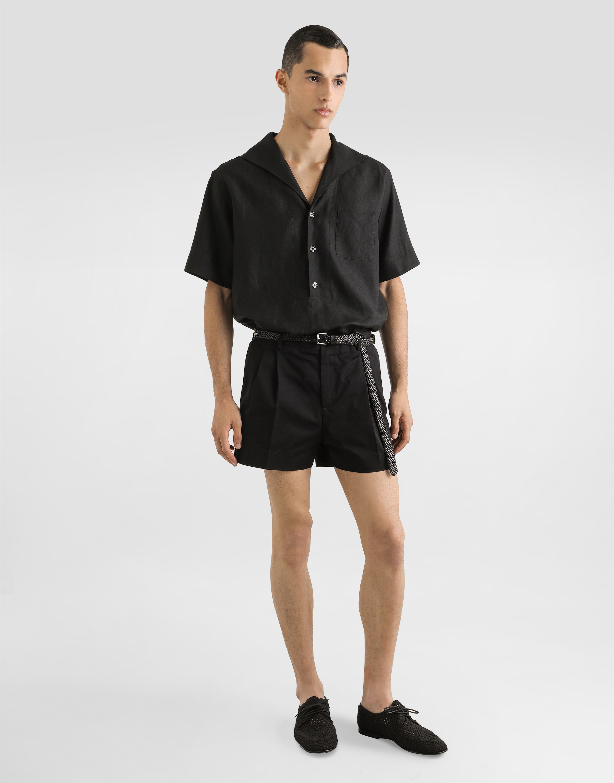 Three-button short-sleeved linen shirt