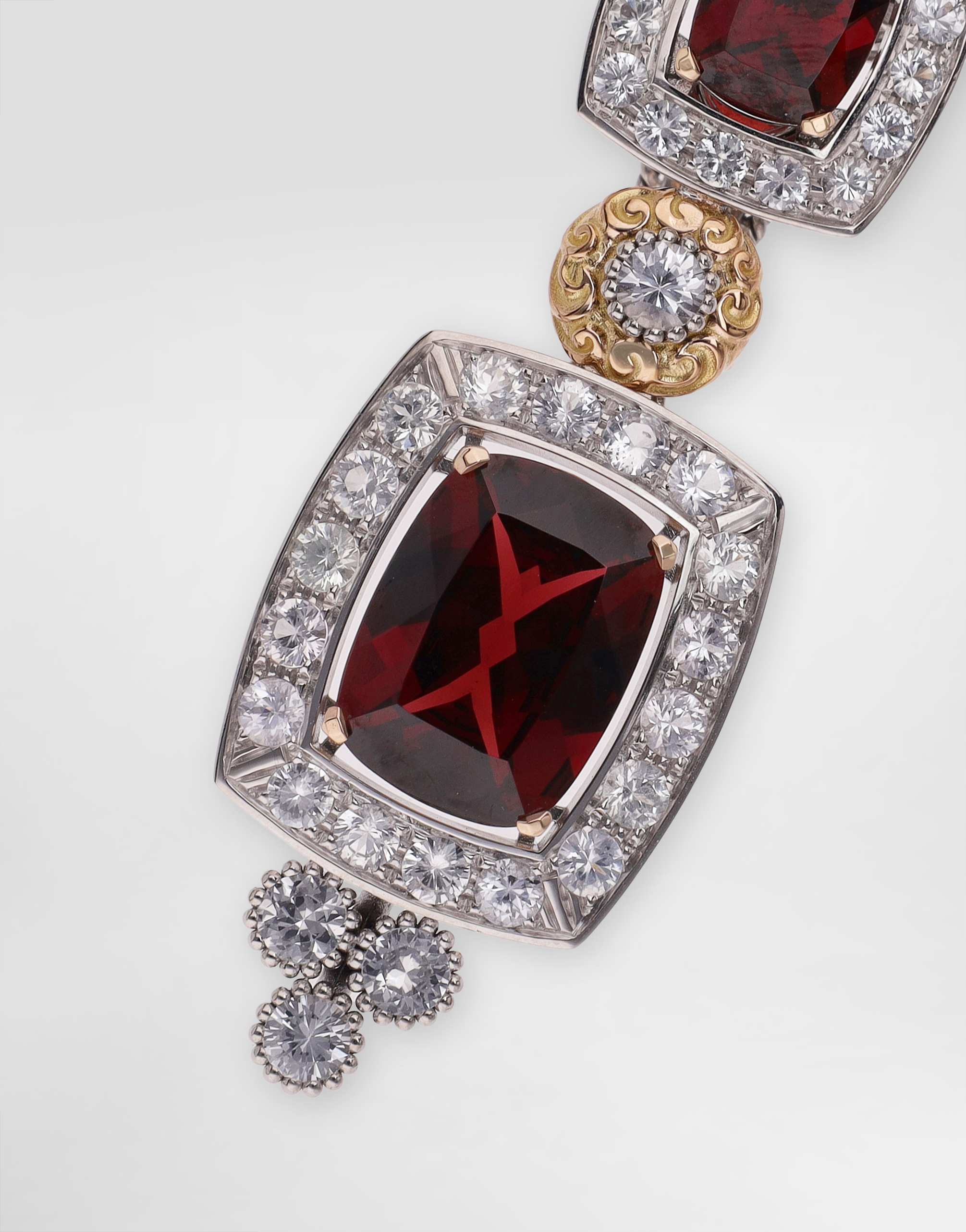 Eleganza Earrings 18-carat white and rose gold, garnets, and sapphires