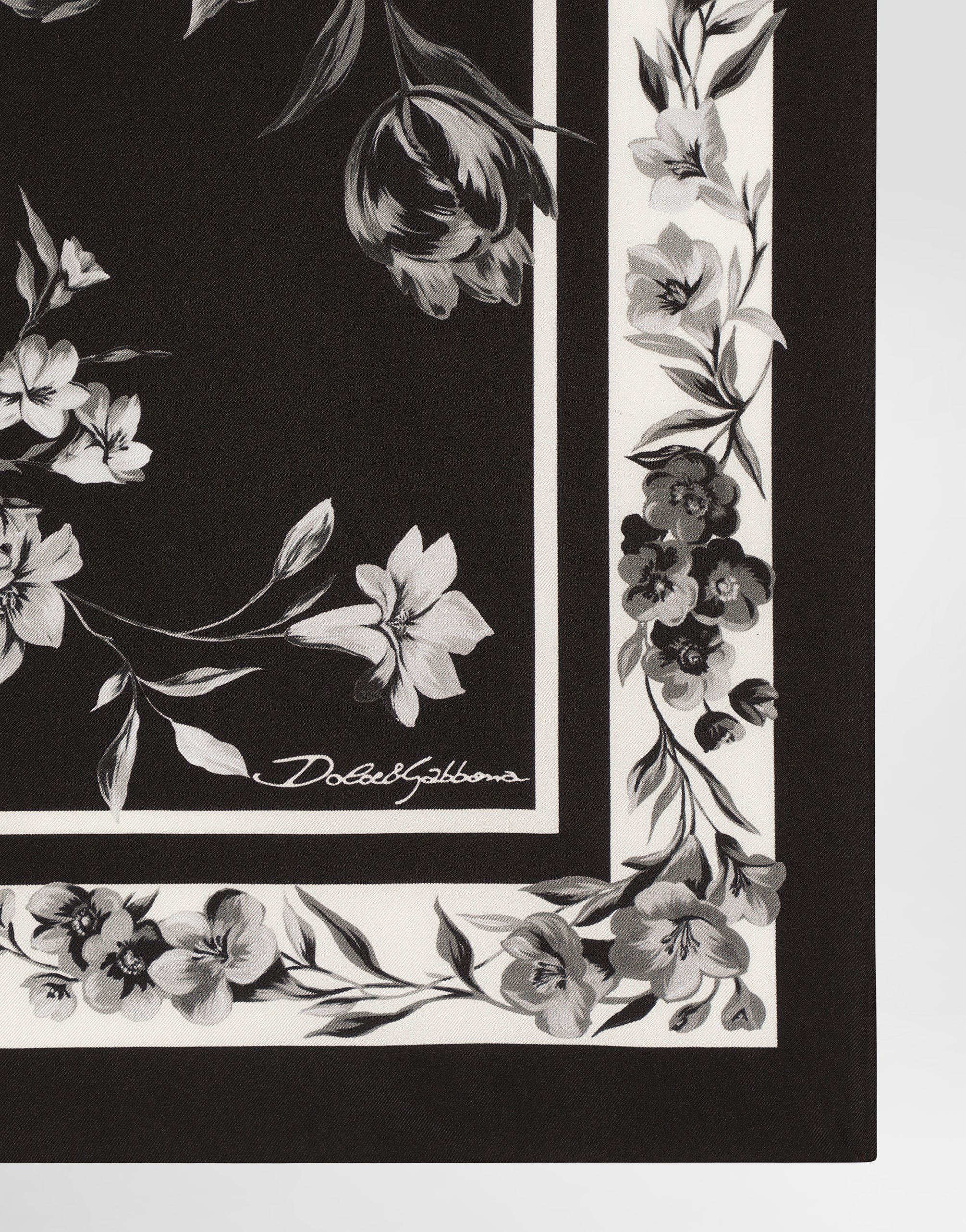 Flower bouquet-print silk scarf 70x70