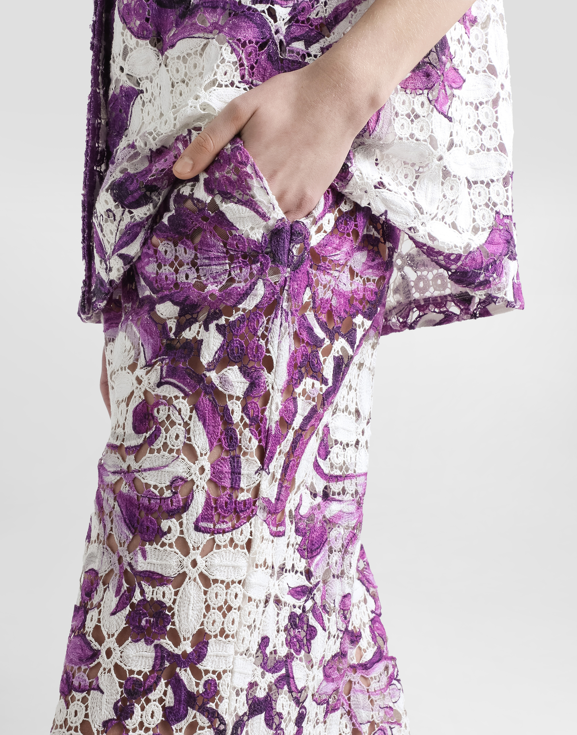 Dolce & Gabbana Pantaloni In Pizzo Crochet Stampa Maiolica In Purple