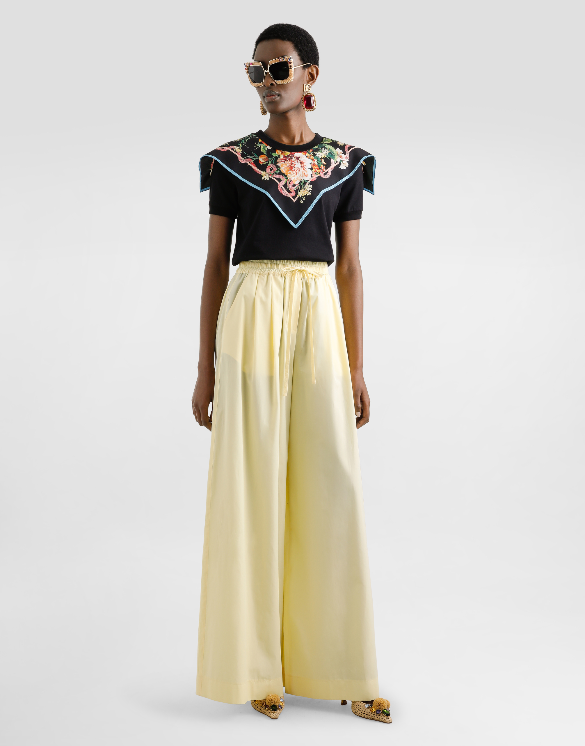 Short-sleeved t-shirt with foulard