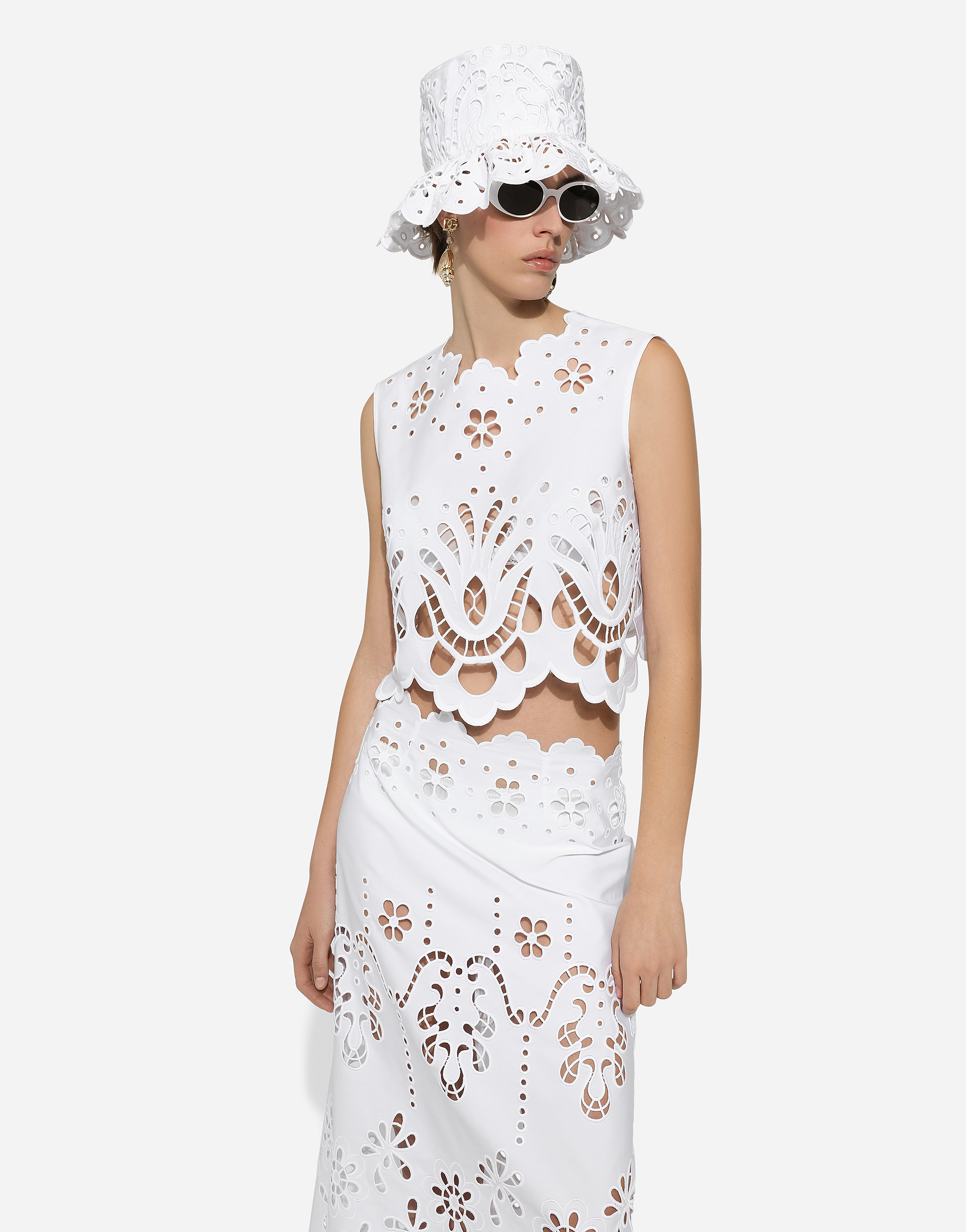 Dolce & Gabbana Cutout Embroidered Cotton Popeline Crop Blouse In ホワイト