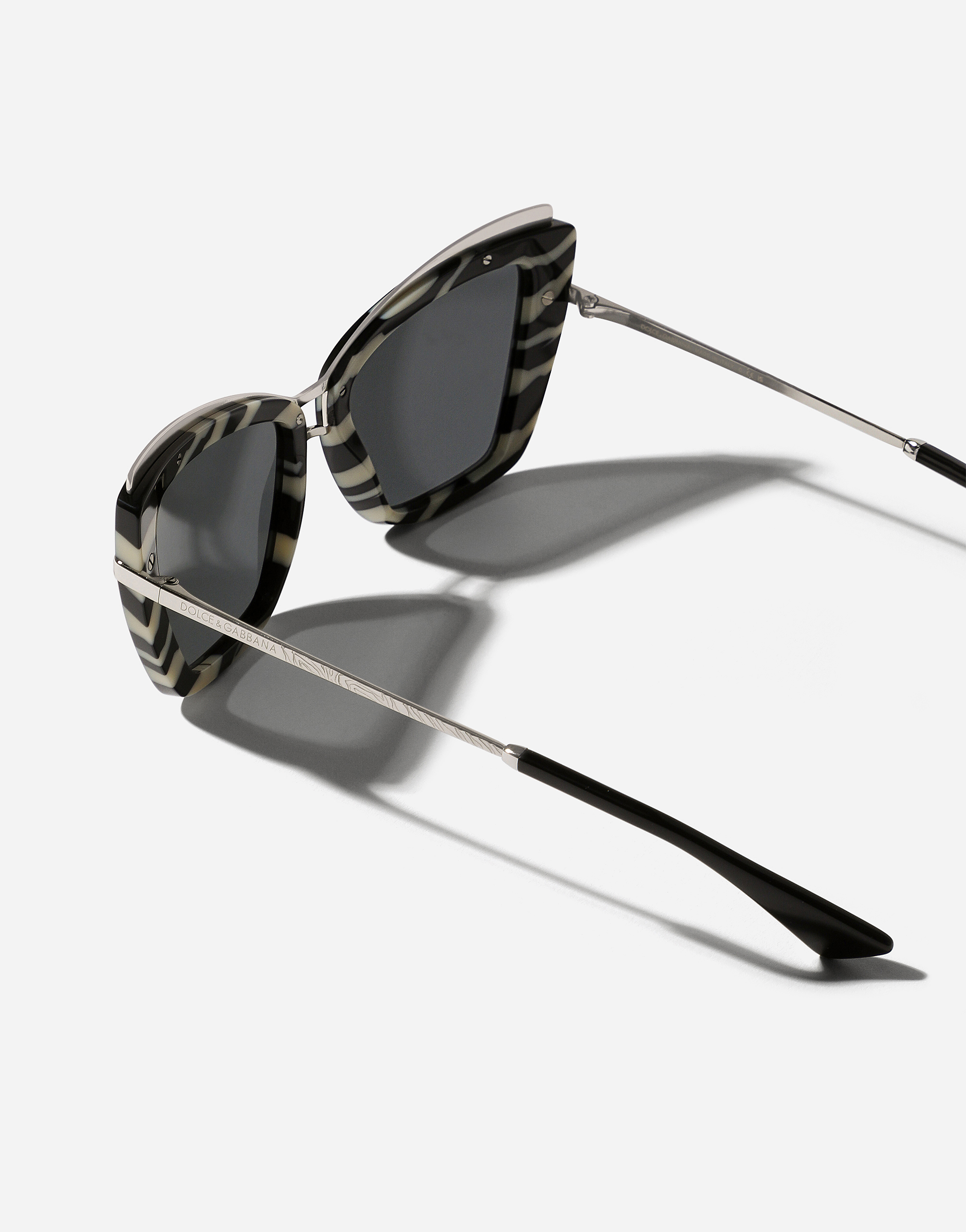 Shop Dolce & Gabbana نظارات شمسية Metal Print In Black On Zebra
