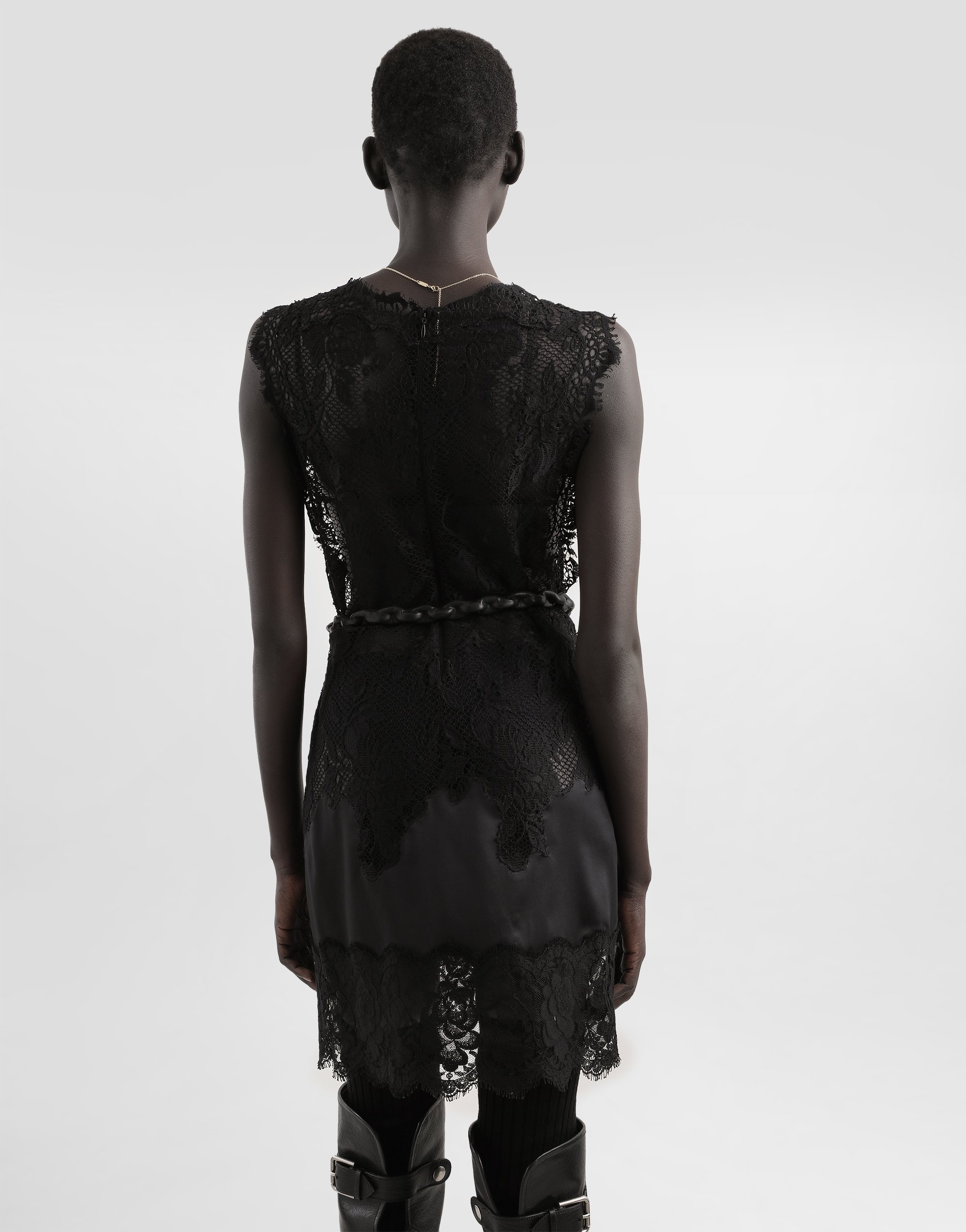 Short dress with lace