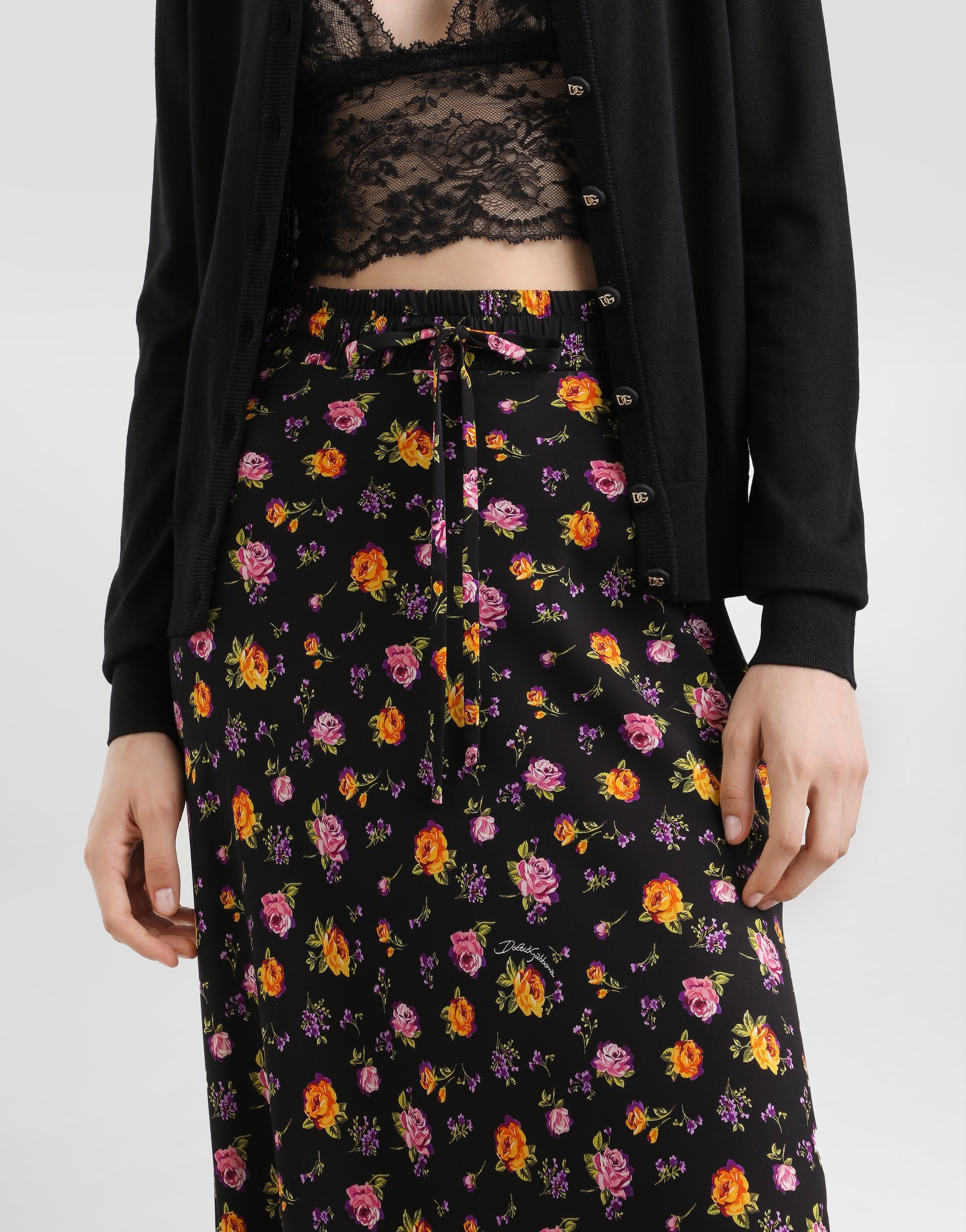 Small rose bouquets-print flared charmeuse skirt