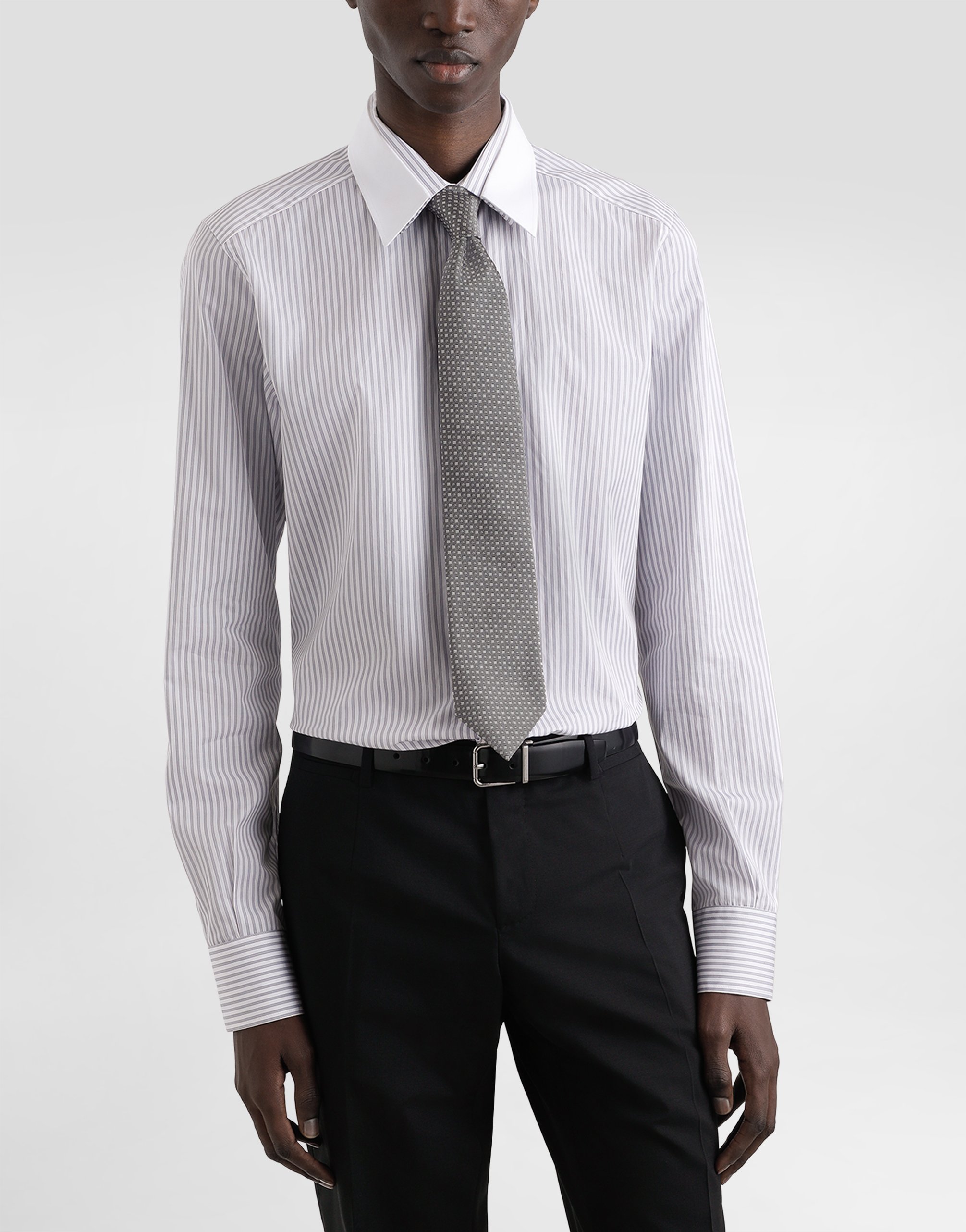 Micro-design jacquard tie