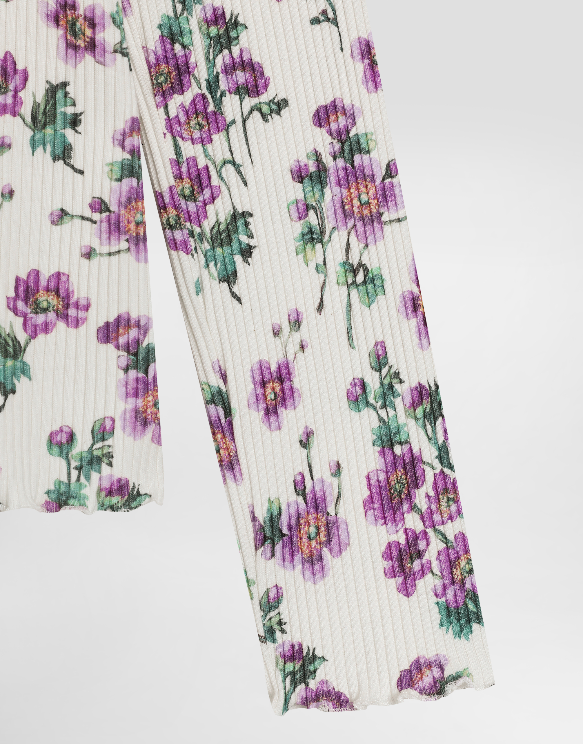 Ribbed turtleneck with violets-print