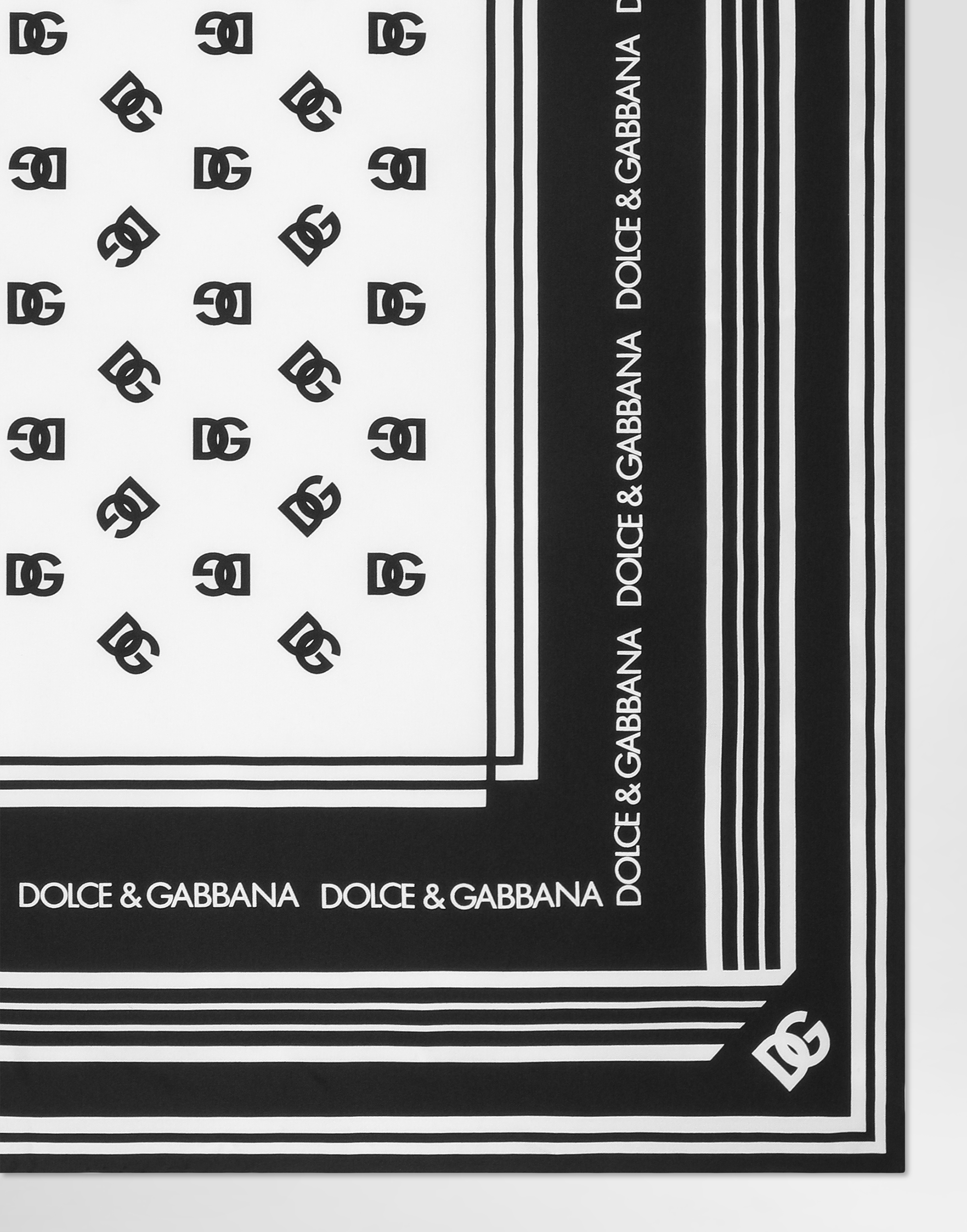 Dolce & Gabbana 90x90 Silk Twill Scarf In Animal Print