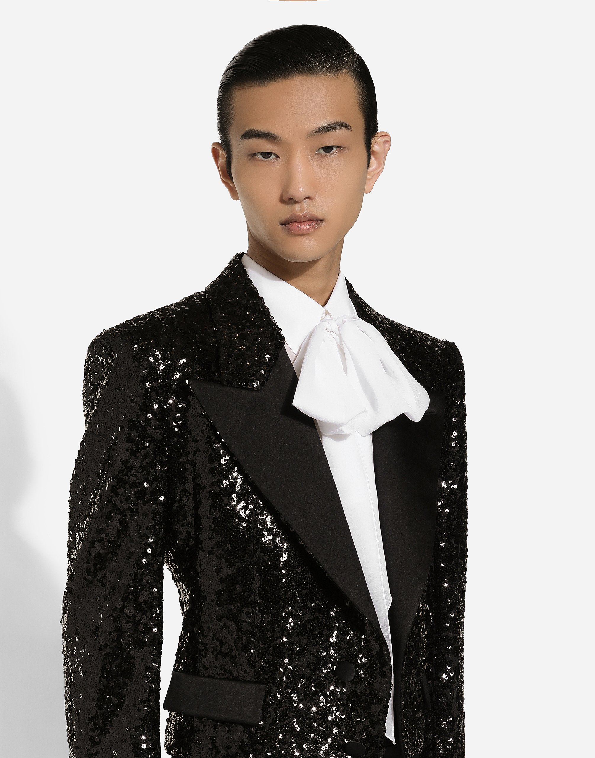 Short single-breasted jacket with sequin embellishment