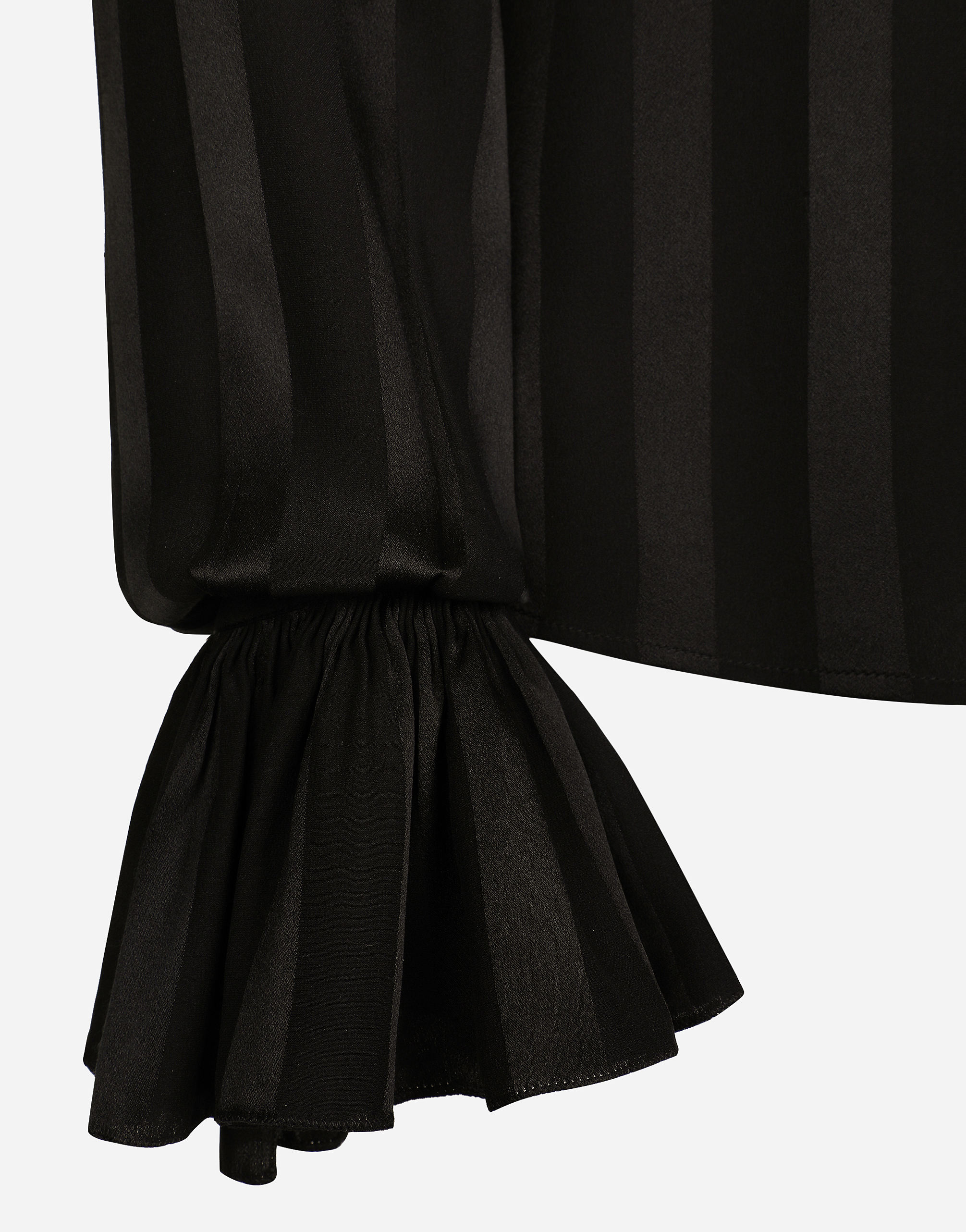 Silk jacquard shirt with pleated cuffs and collar
