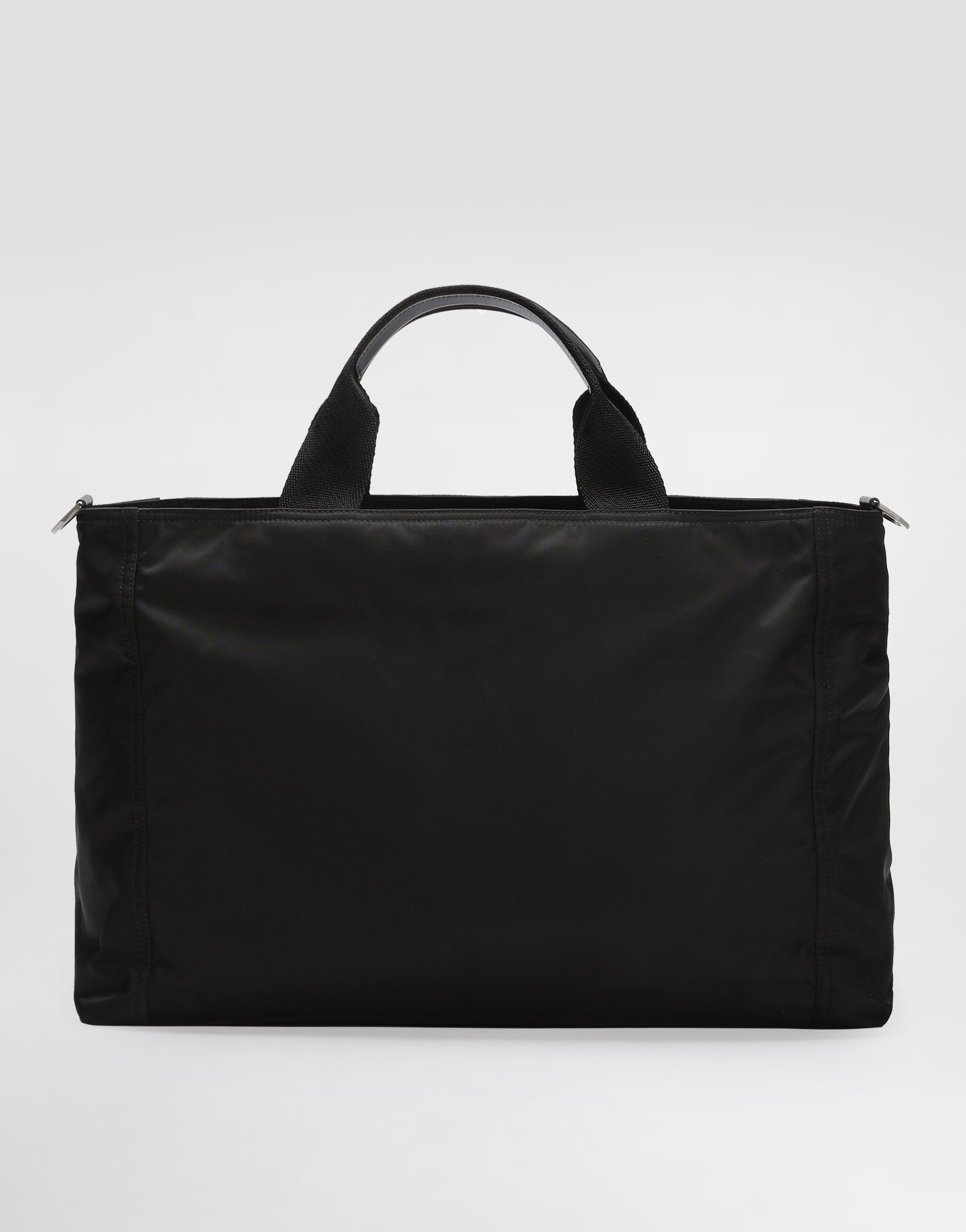 Nylon holdall with rubberized logo
