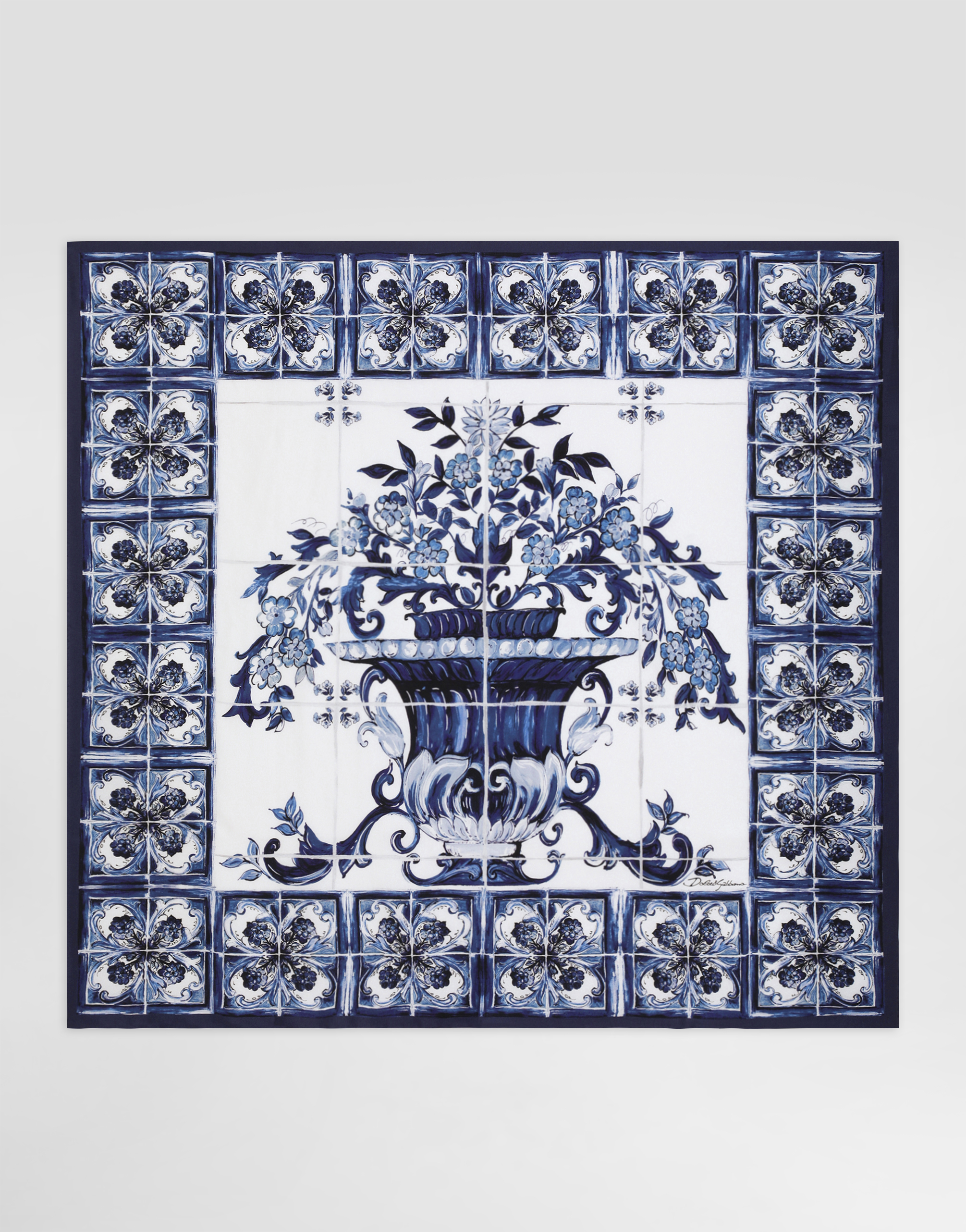  Dolce & Gabbana Dg Exclusive Dolce & Gabbana Majolica-print 90x90 Silk Twill Foulard - Woman Scarves And Silks White Onesize 
