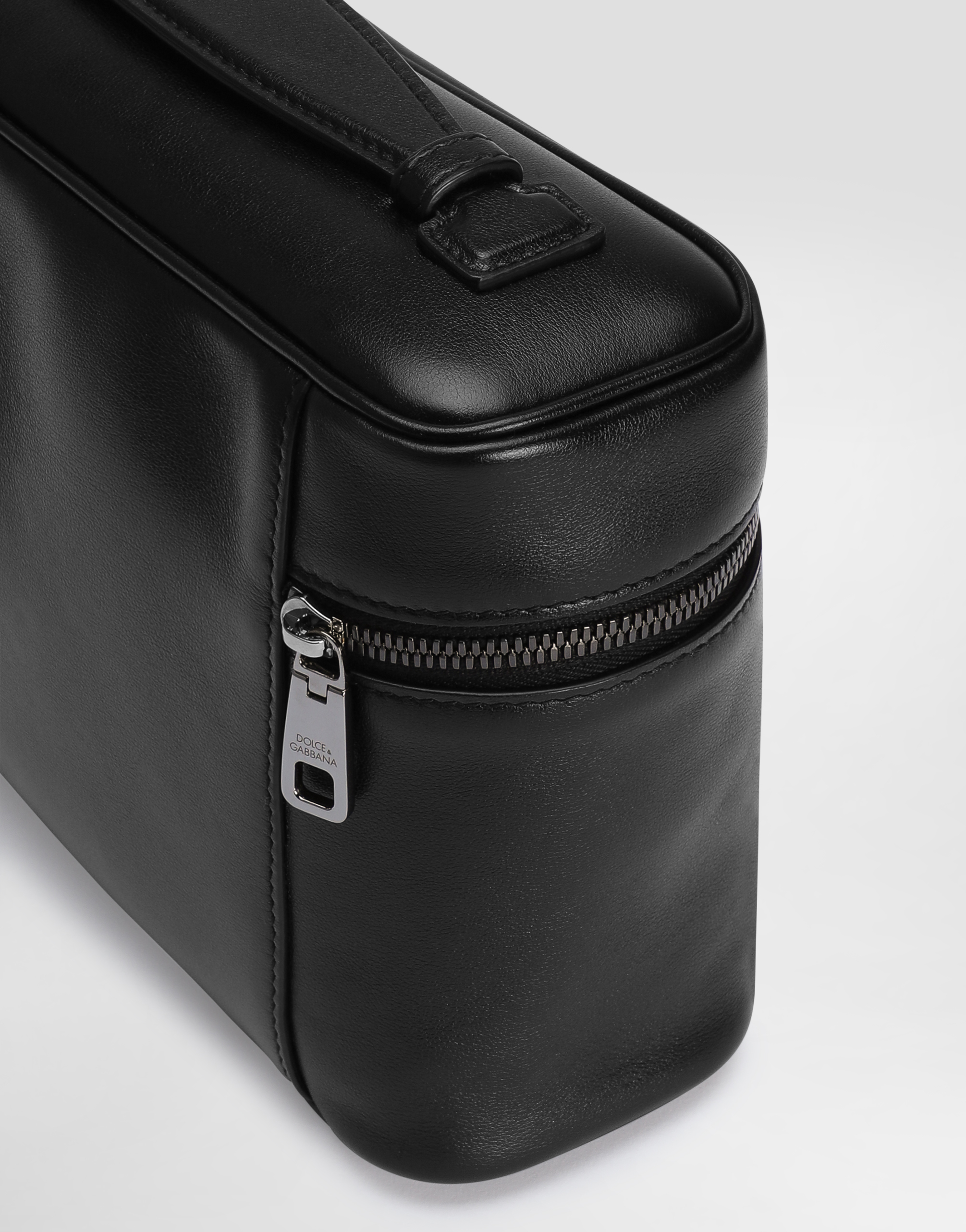 Dolce & Gabbana Leather Logo Plaque Toiletry Bag In Black