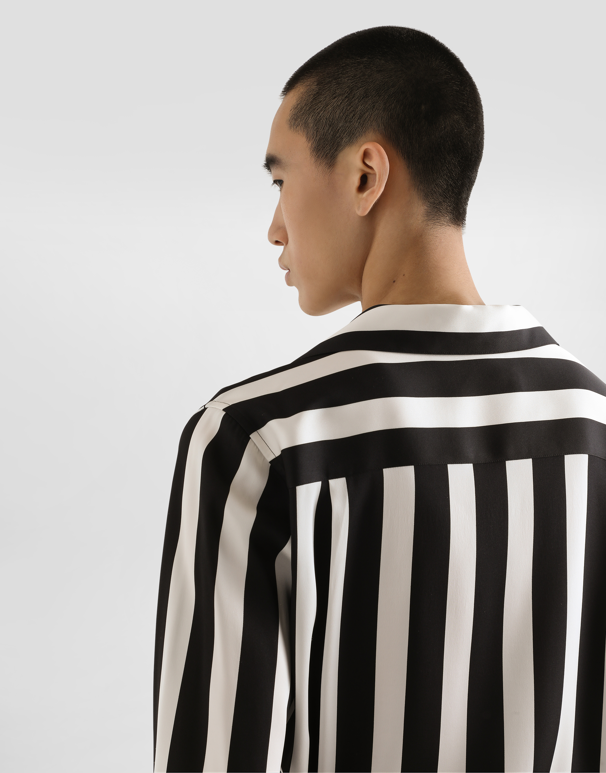 Long-sleeved V-neck shirt silk charmeuse