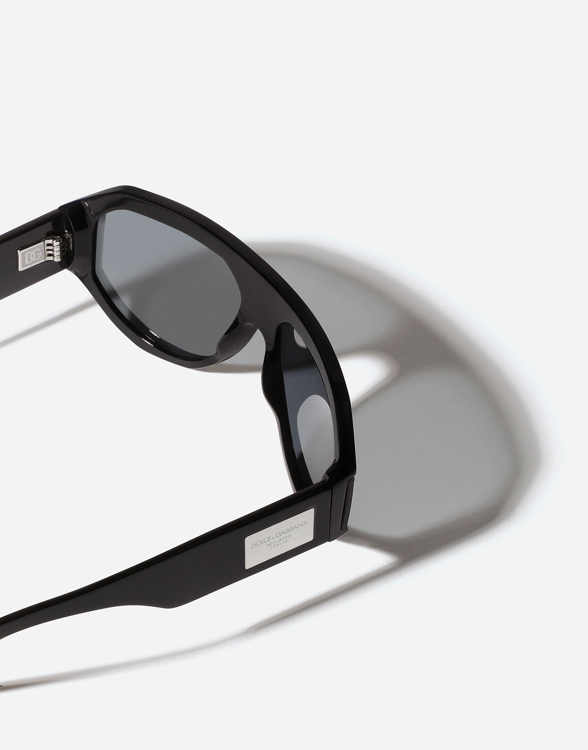 Dolce & Gabbana Dg Logo Plaque Sunglasses In Black