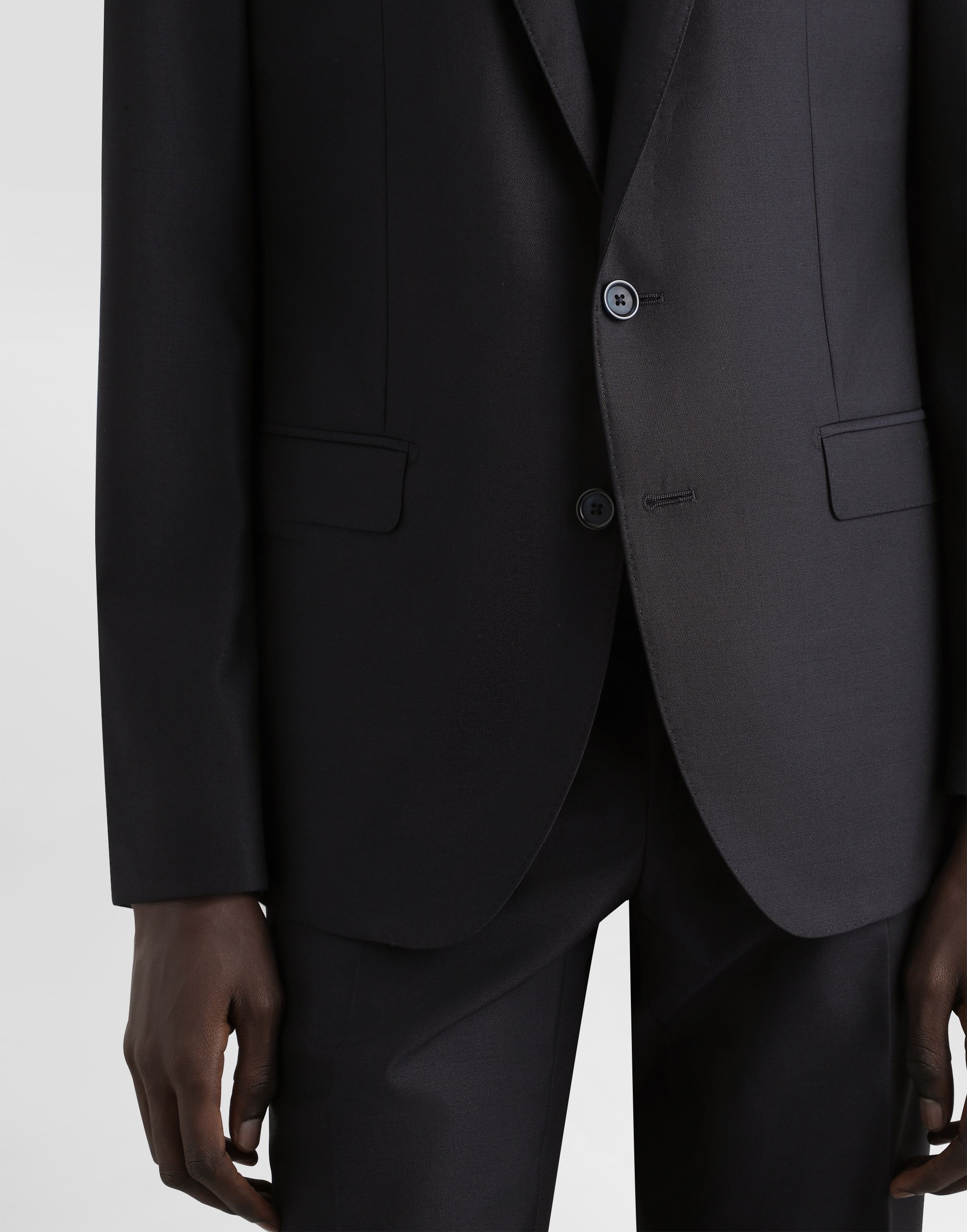 Single-breasted suit wool and silk