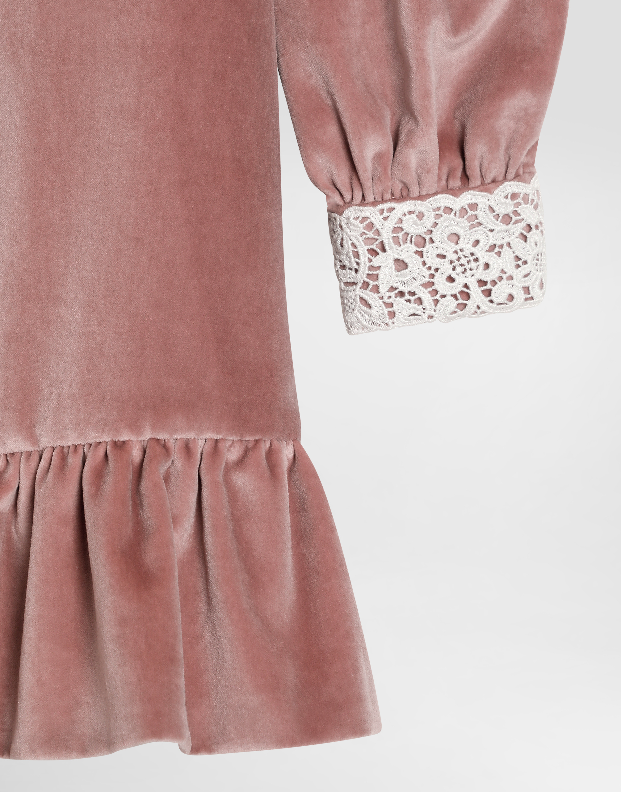 Smooth velvet dress with macramé collar