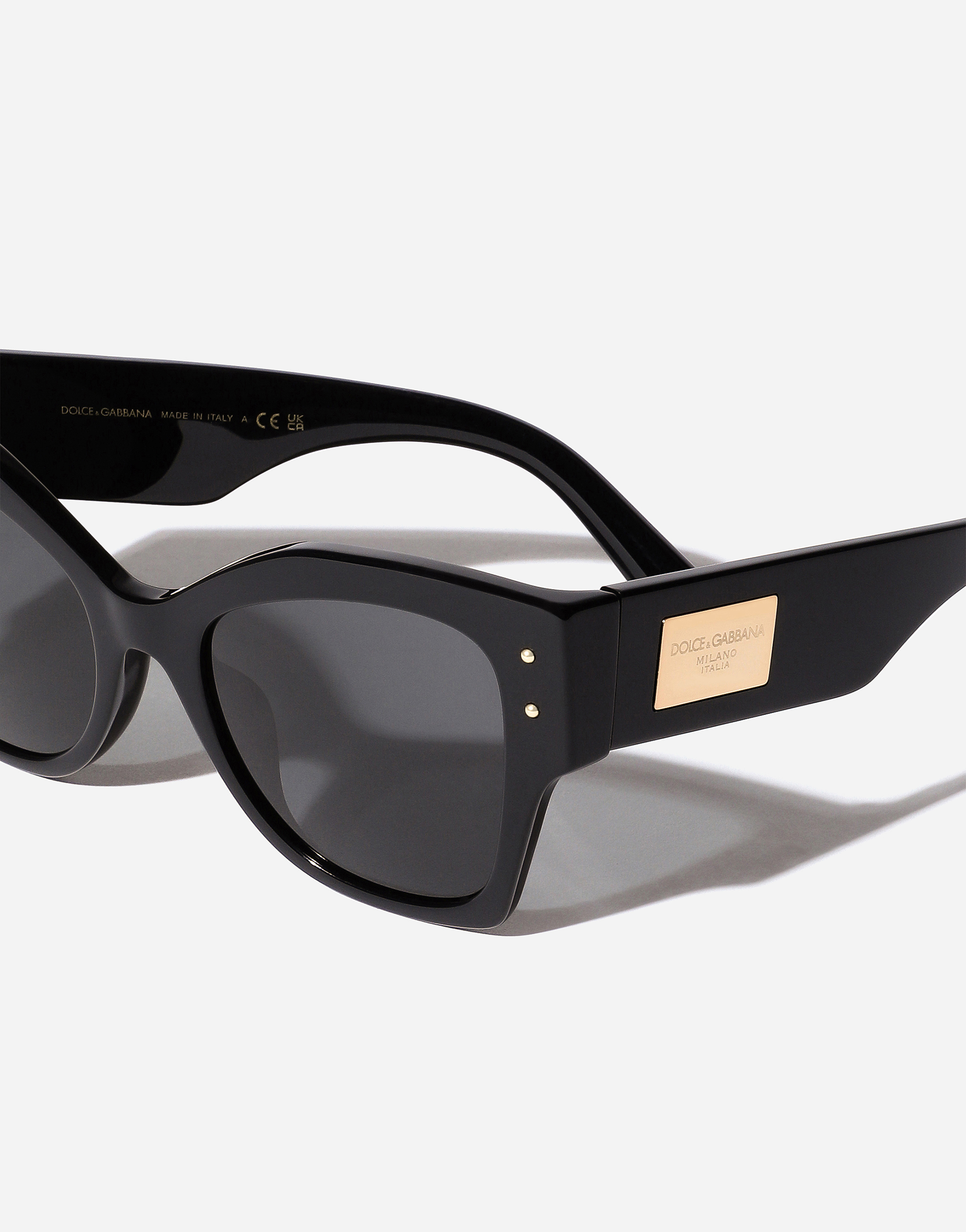 Dolce & Gabbana Dg Logo Plaque Sunglasses In Black