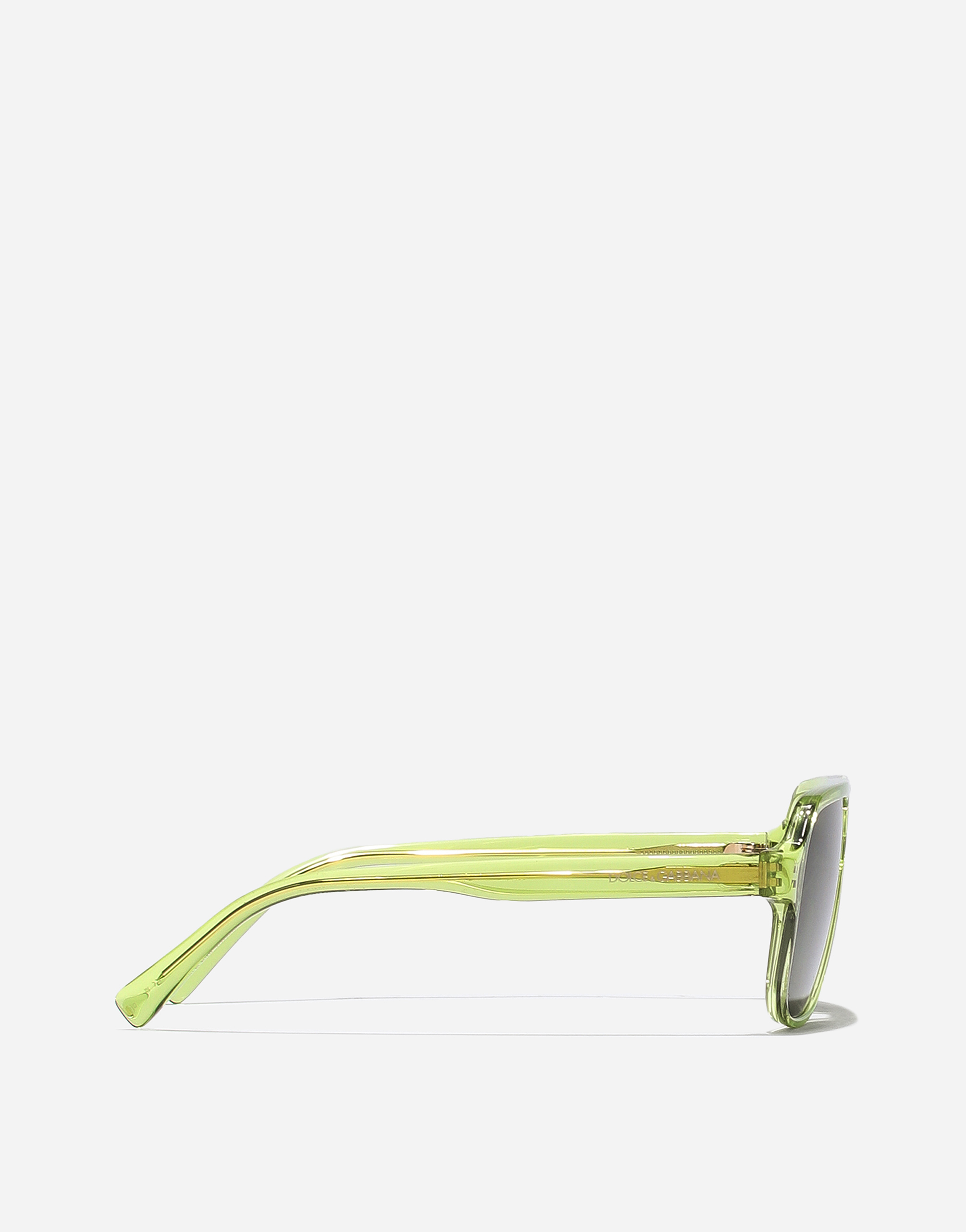 Shop Dolce & Gabbana نظارة شمسية Mini Me In Transparent Lime