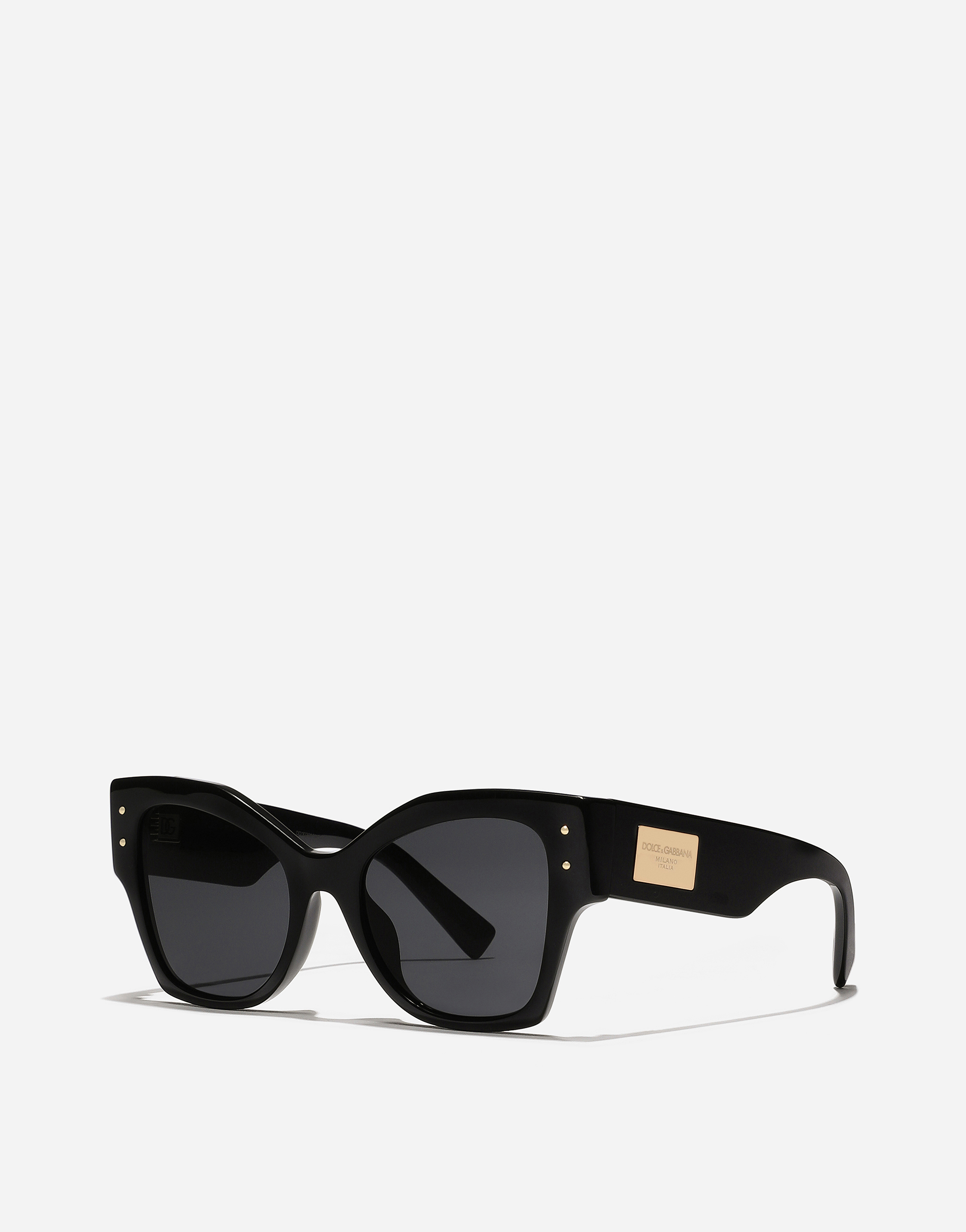 Dolce & Gabbana Dg Logo Plaque Sunglasses In Black
