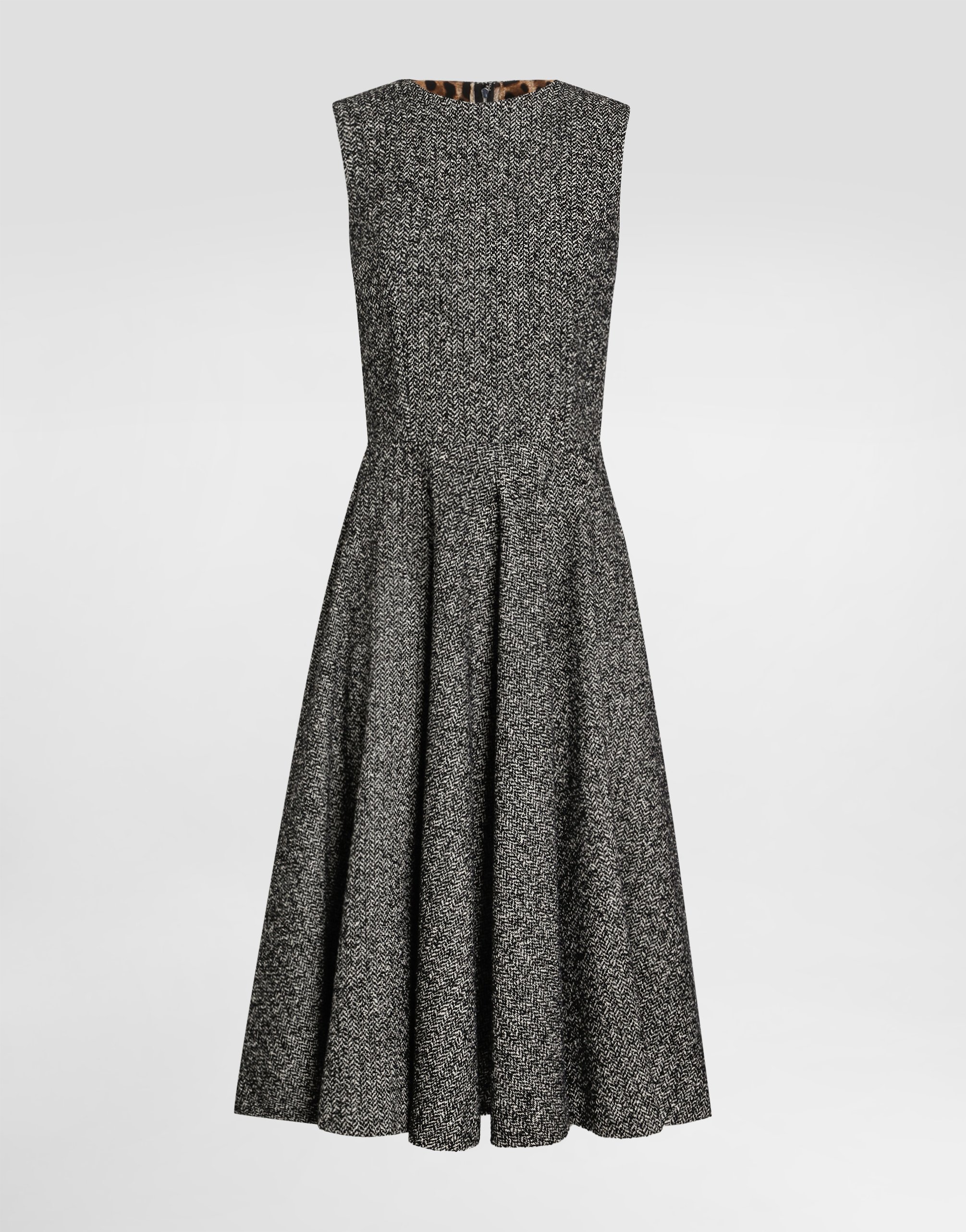 Sleeveless dress with chevron print