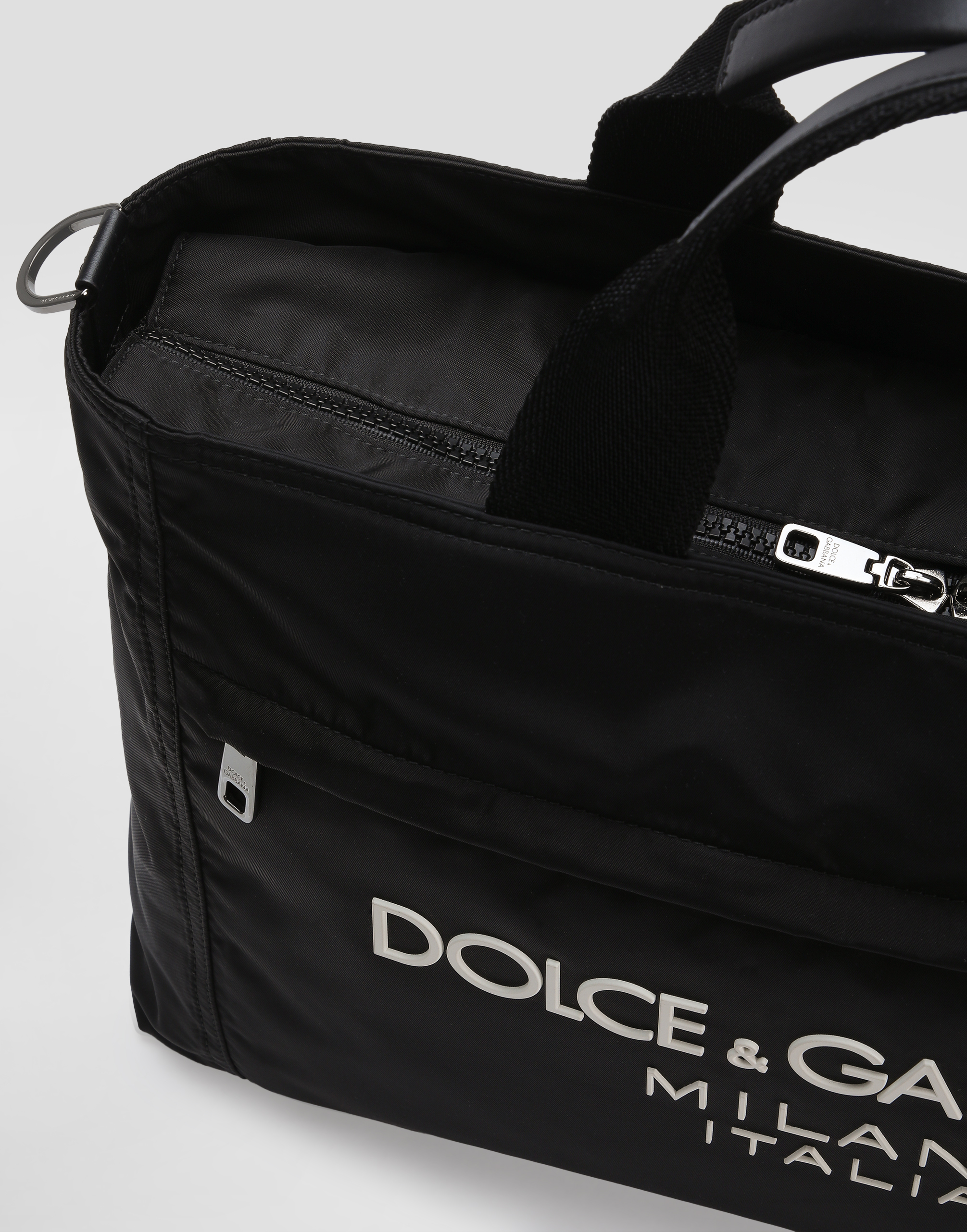 Nylon holdall with rubberized logo